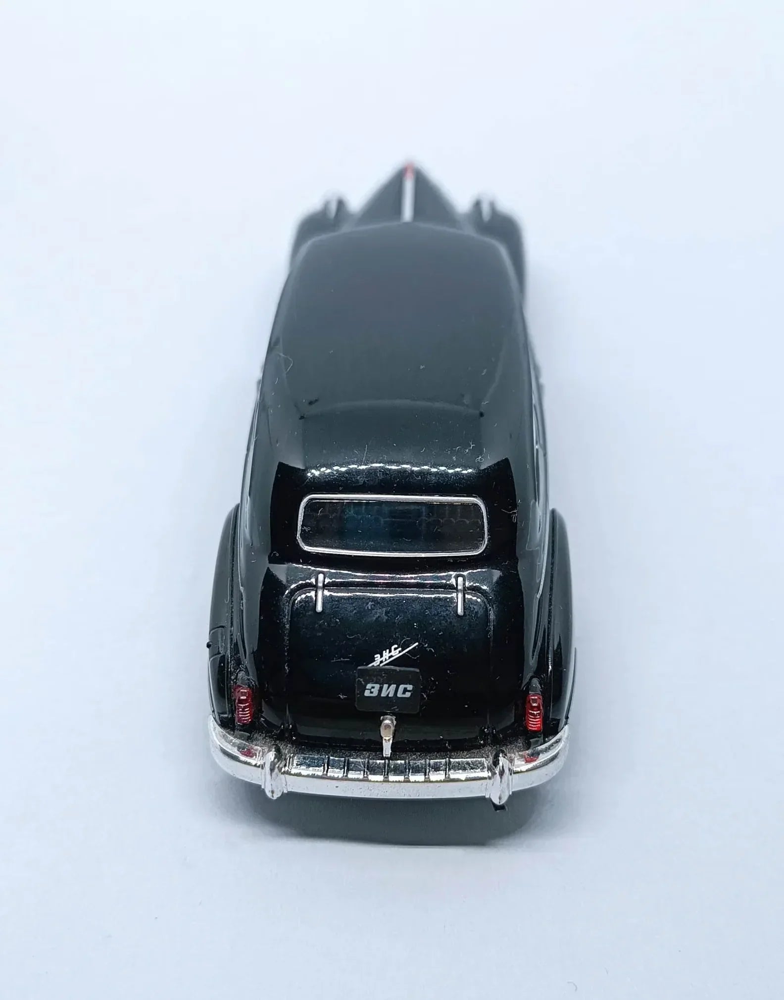 Premium scale diecast model car – ZIS-110 Ultra Luxury Limousine, 1:64 Scale (Black) Collectible