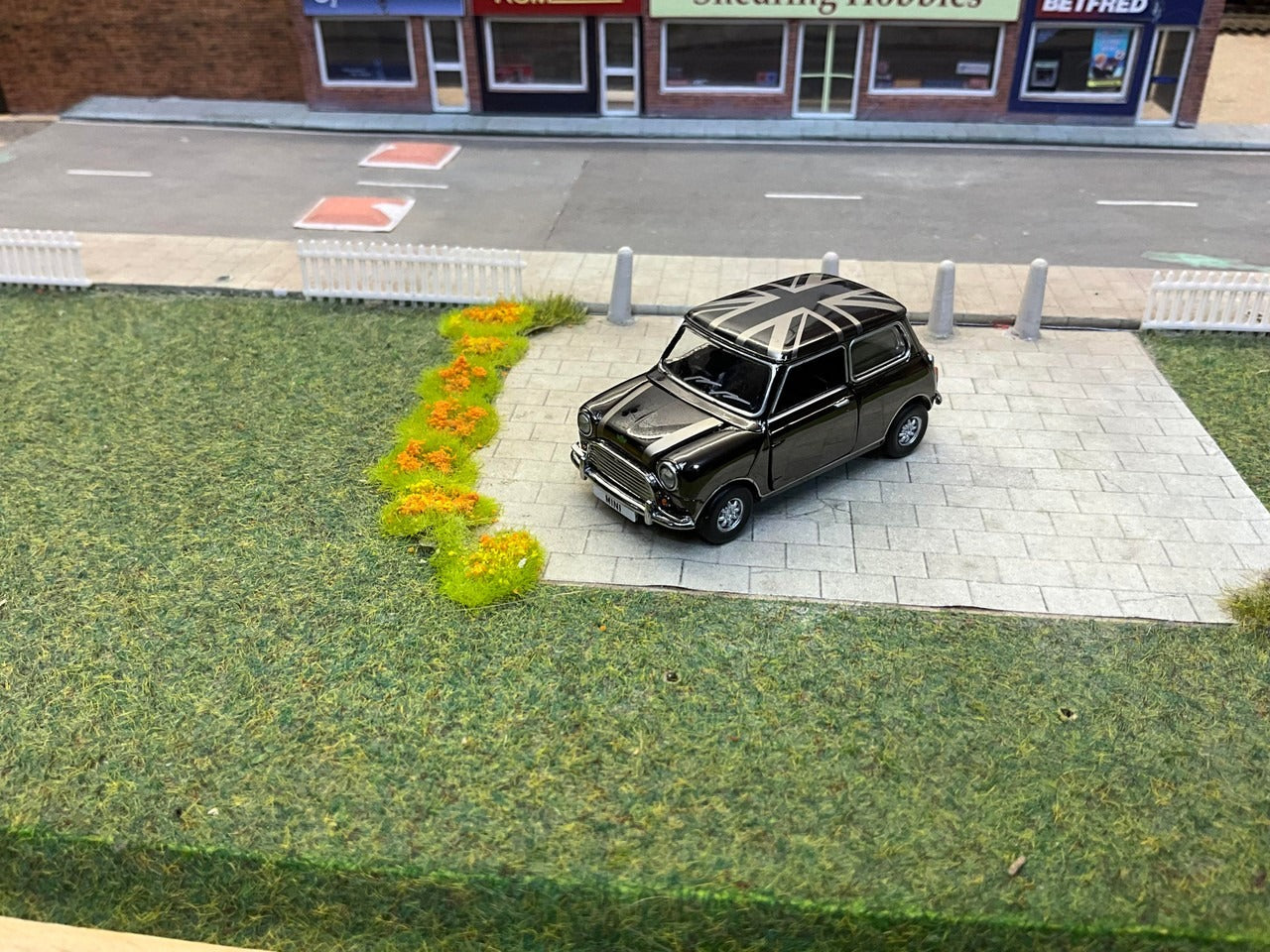 Premium scale diecast model car – Mini Cooper, 1:50 Scale (Chrome Black) Collectible
