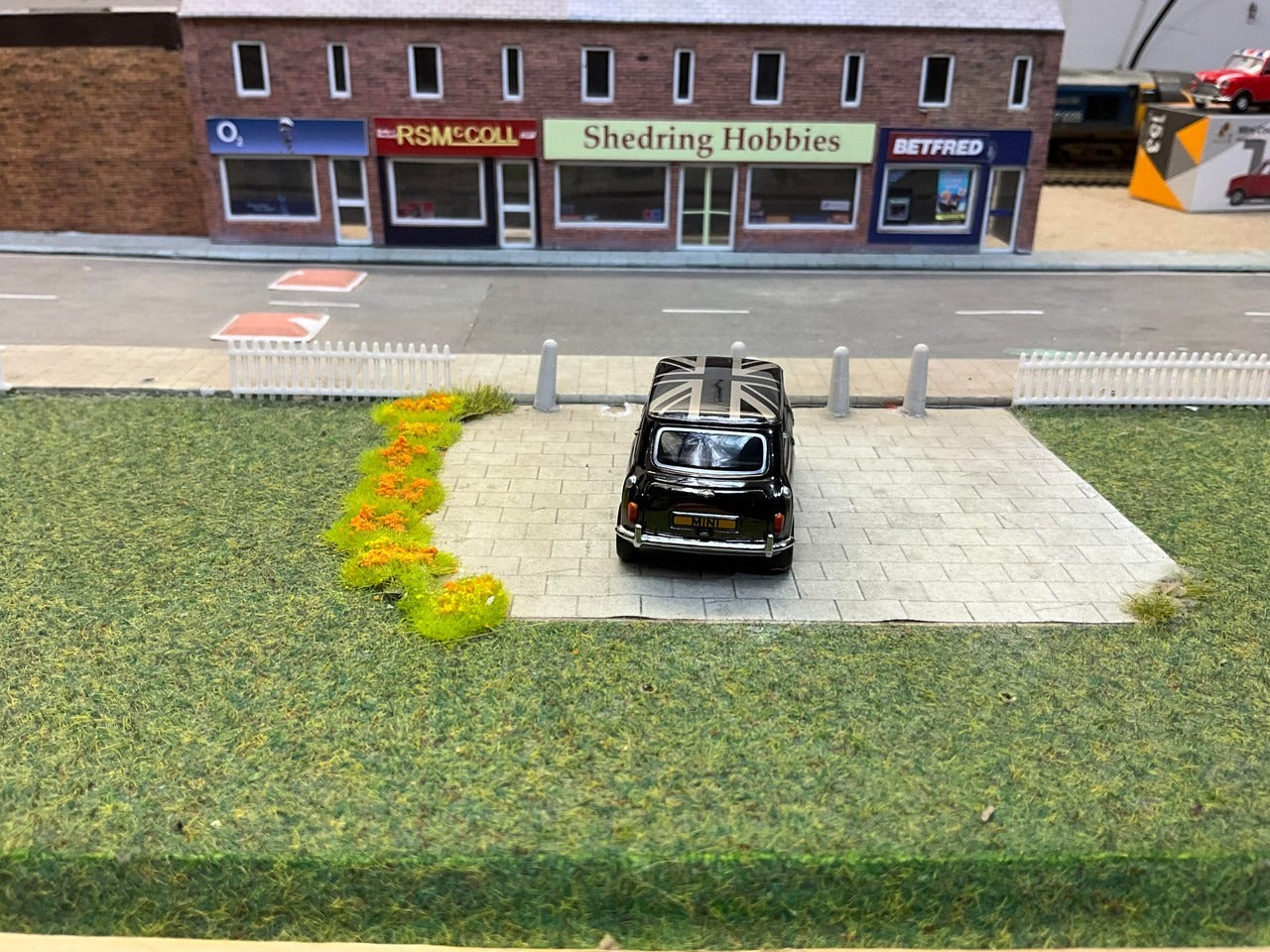 Premium scale diecast model car – Mini Cooper, 1:50 Scale (Chrome Black) Collectible