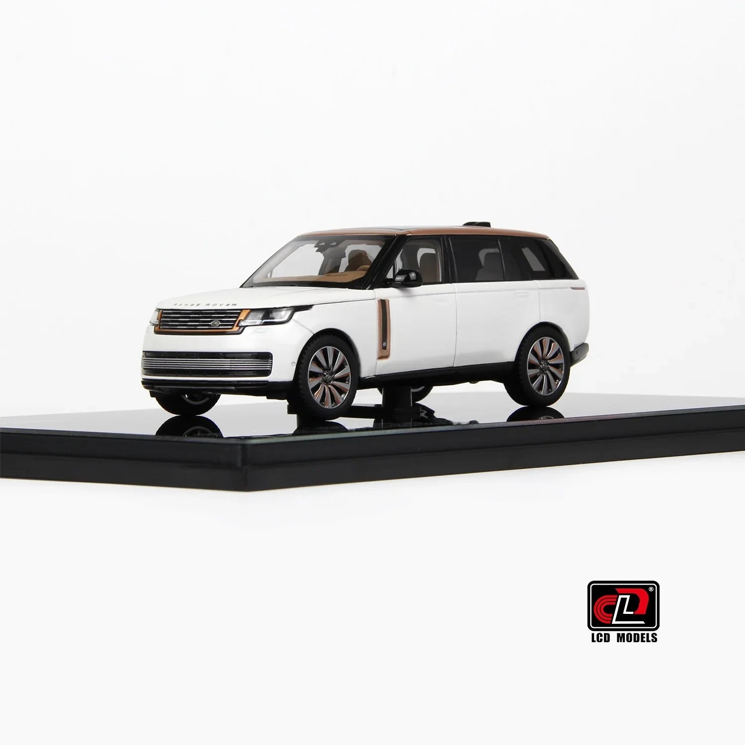 Premium scale diecast model car – Land Rover Range Rover SV SERENITY, 1:43 Scale (White) Collectible