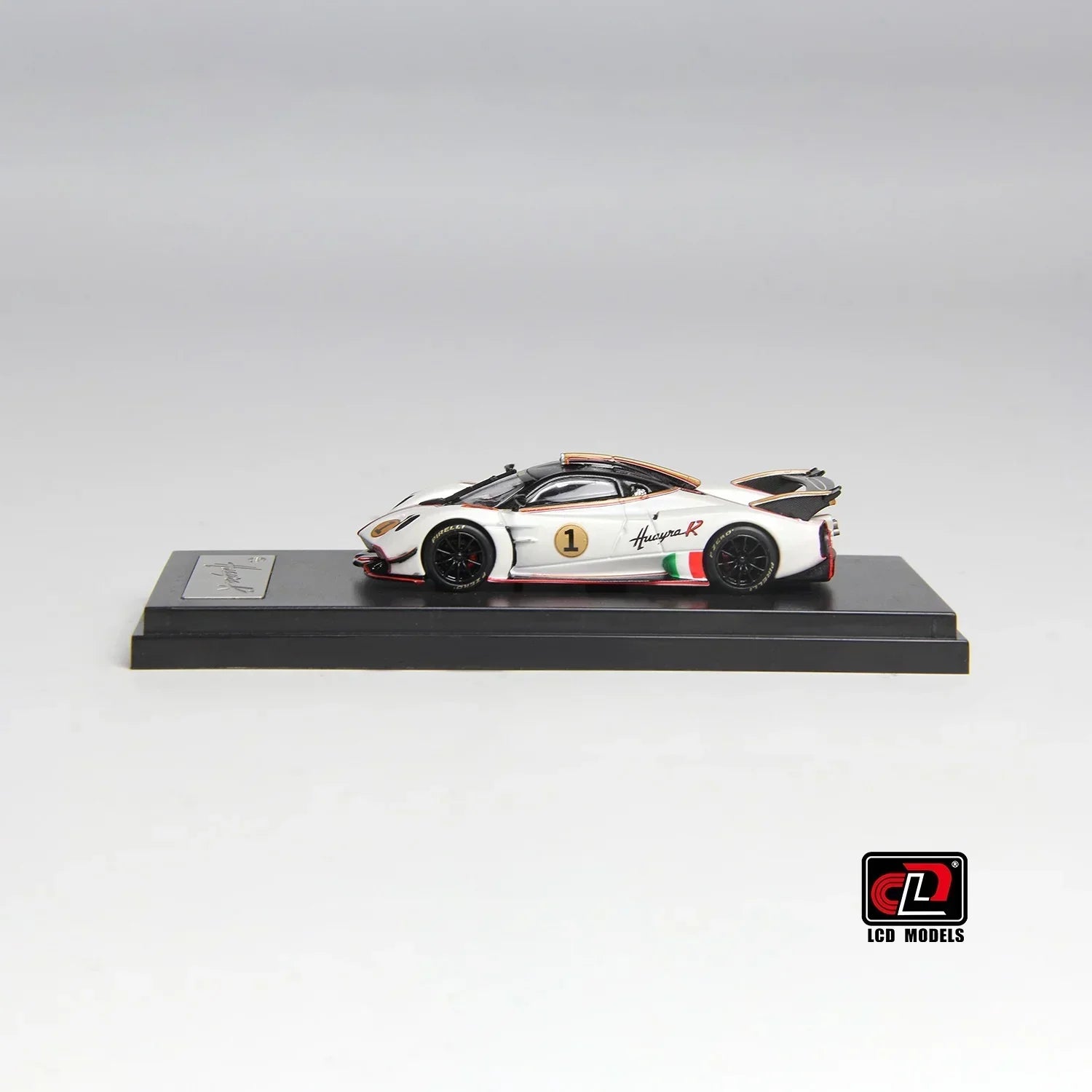 Premium scale diecast model car – Pagani Huayra R, 1:64 Scale (Pearl White) Collectible