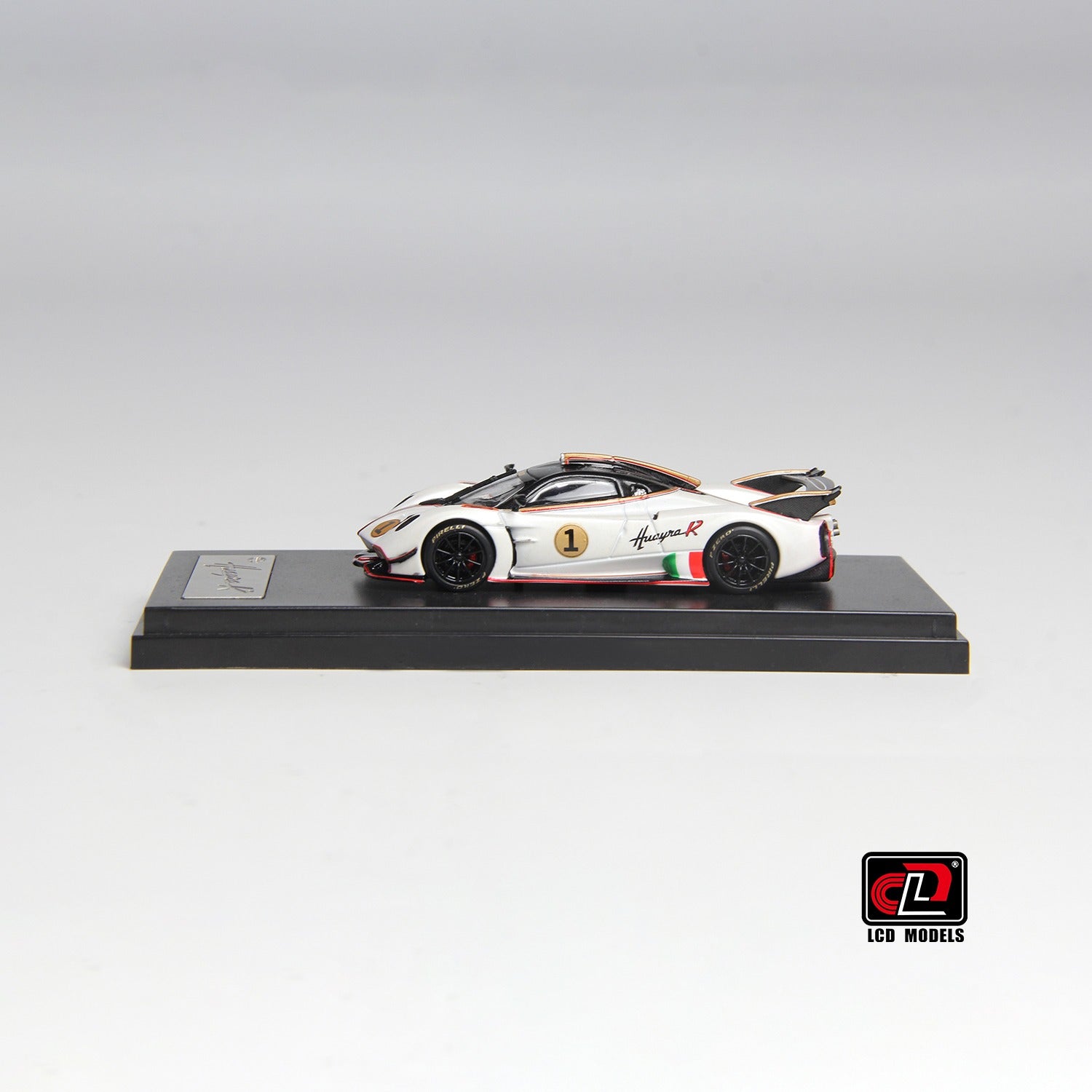 Premium scale diecast model car – Pagani Huayra R, 1:64 Scale (Pearl White) Collectible