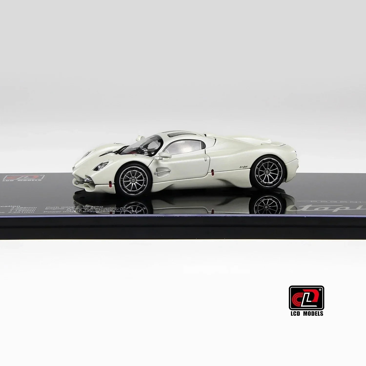 Premium scale diecast model car – Pagani Utopia, 1:43 Scale (White) Collectible