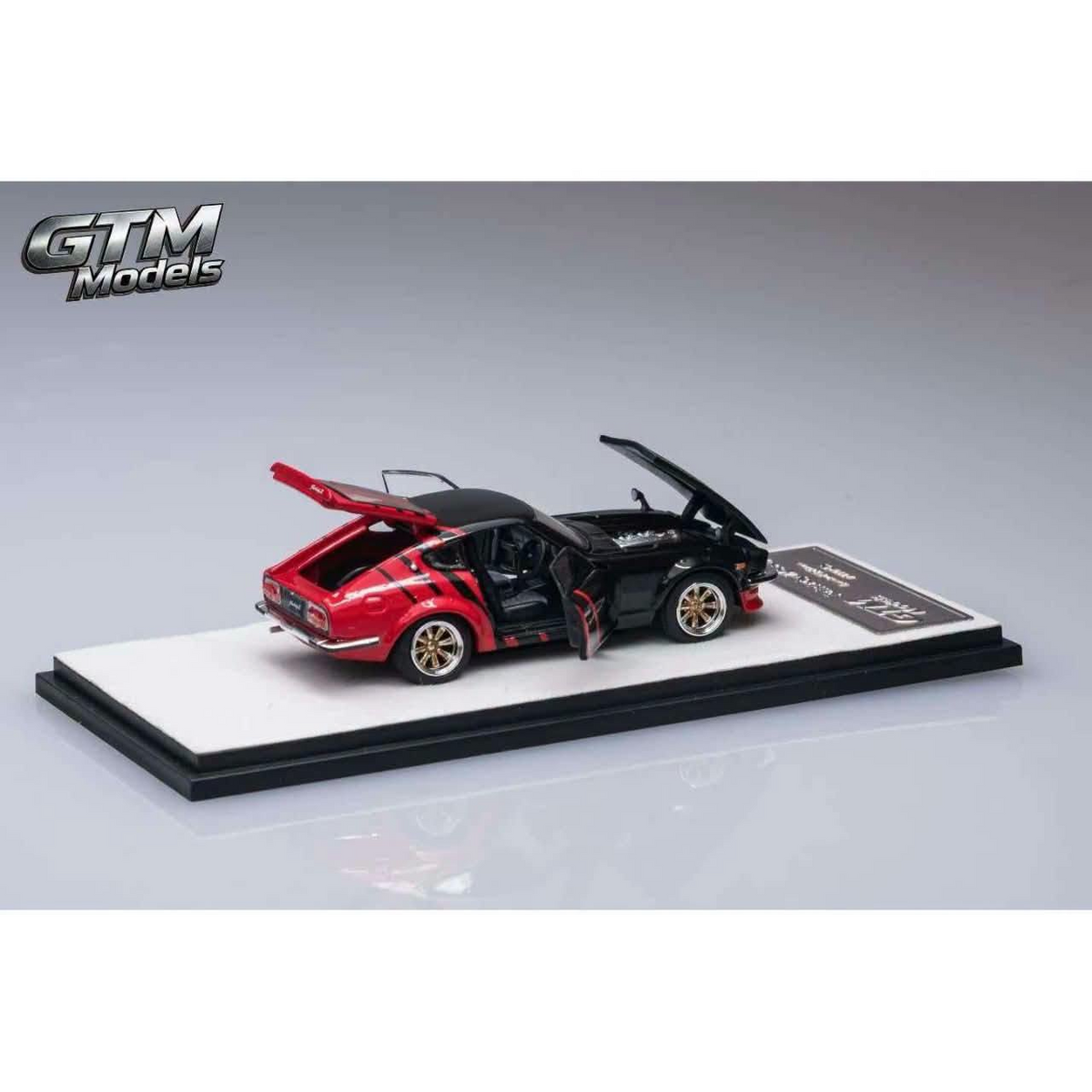 *Pre-Orders* Fairlady 240Z (S30) Advan Livery Open-Engine & Rear Hoods+Doors, Visible Engine, 1:64 Scale