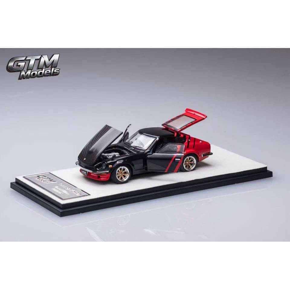*Pre-Orders* Fairlady 240Z (S30) Advan Livery Open-Engine & Rear Hoods+Doors, Visible Engine, 1:64 Scale