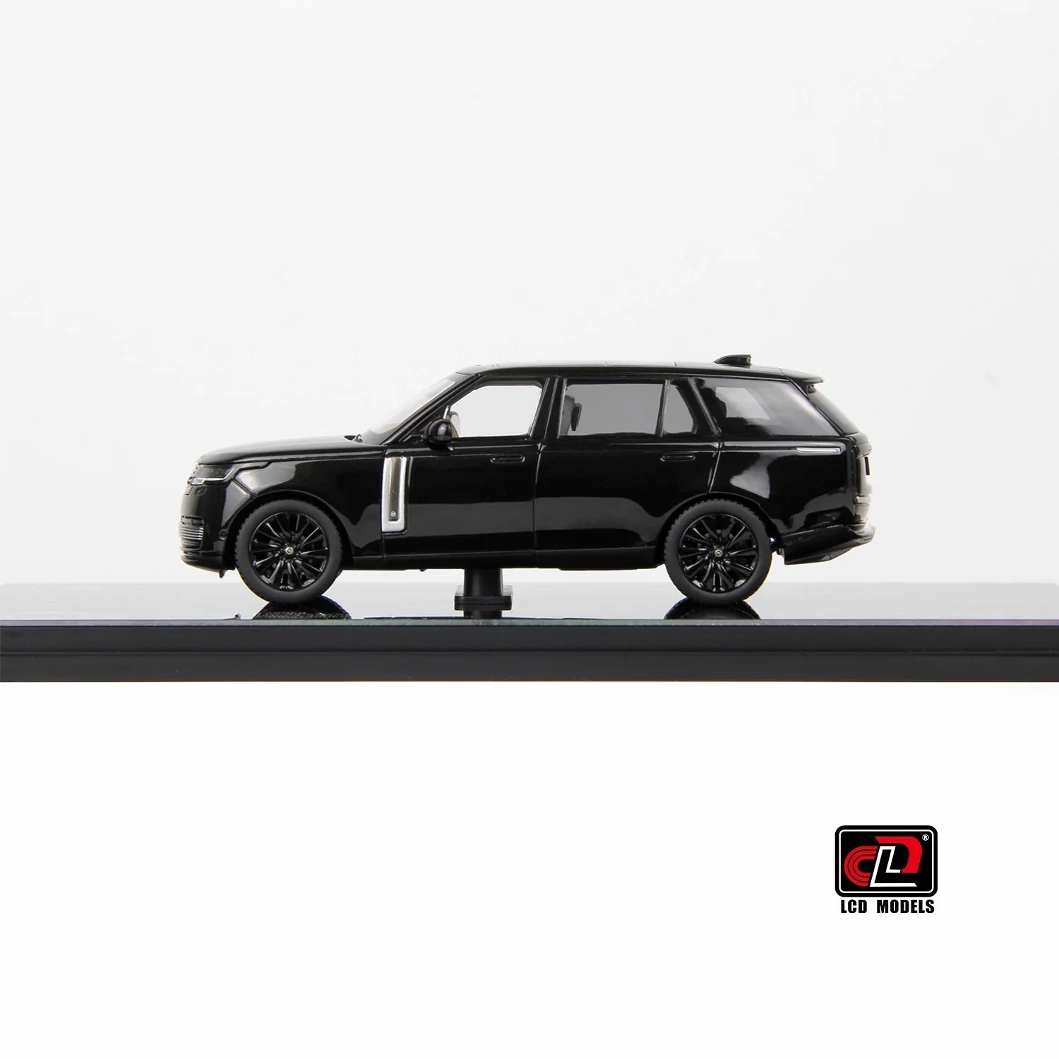 Premium scale diecast model car – Land Rover Range Rover SV SERENITY, 1:43 Scale (Black) Collectible