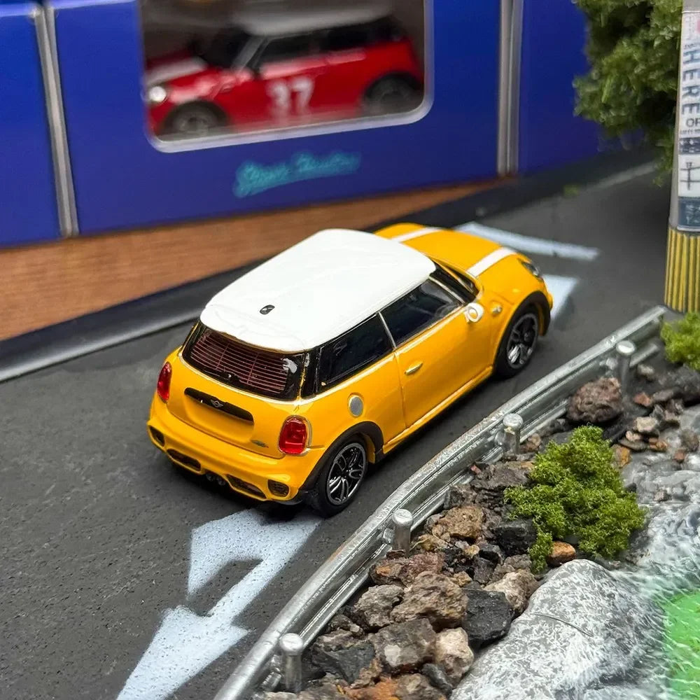 Mini Cooper Yellow with White Roof Top, 1:64 Scale