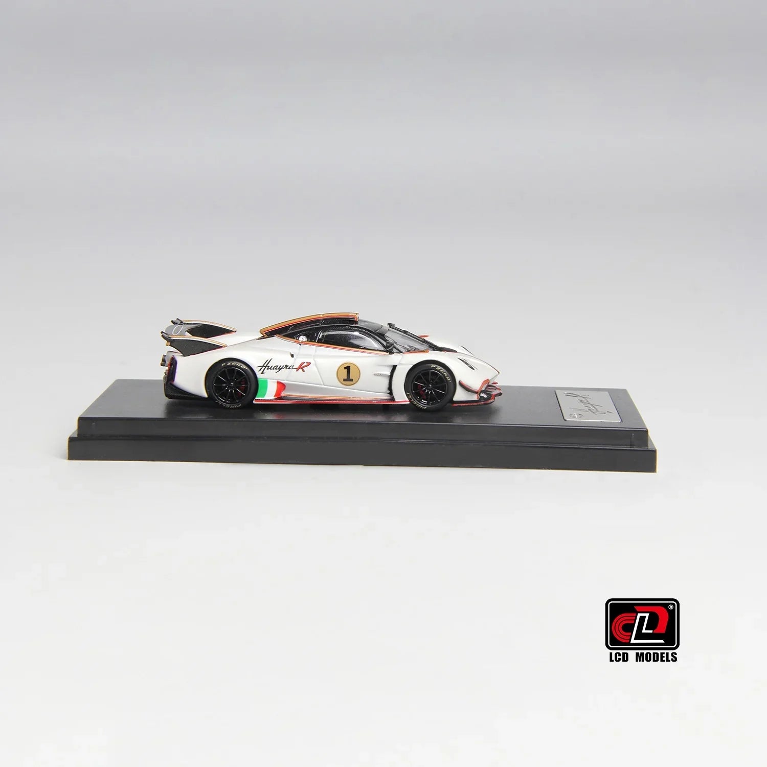 Premium scale diecast model car – Pagani Huayra R, 1:64 Scale (Pearl White) Collectible