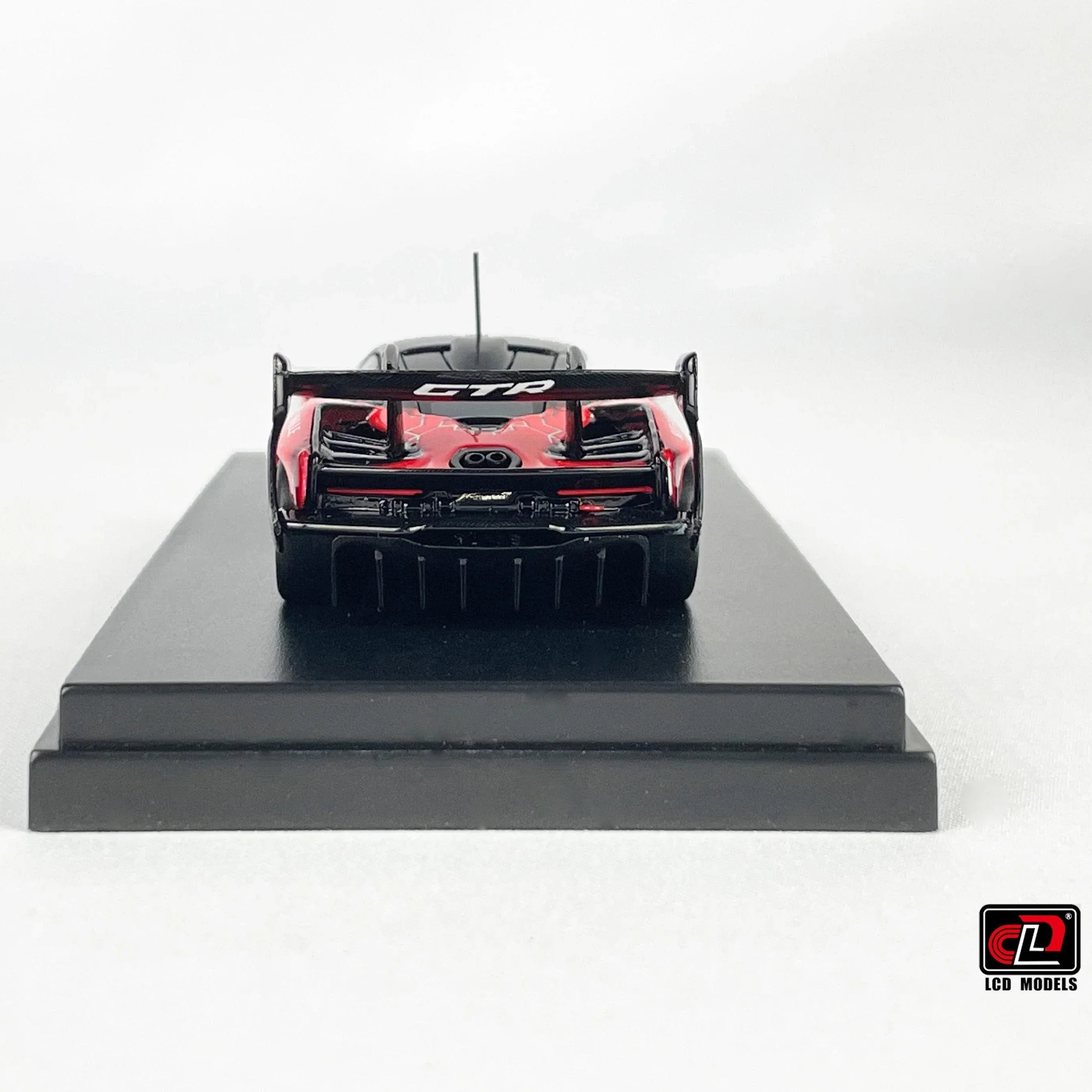 Premium scale diecast model car – McLaren Senna GTR Foshan APA XPO Special Package 2025, 1:64 Scale (Electroplating Red) Collectible