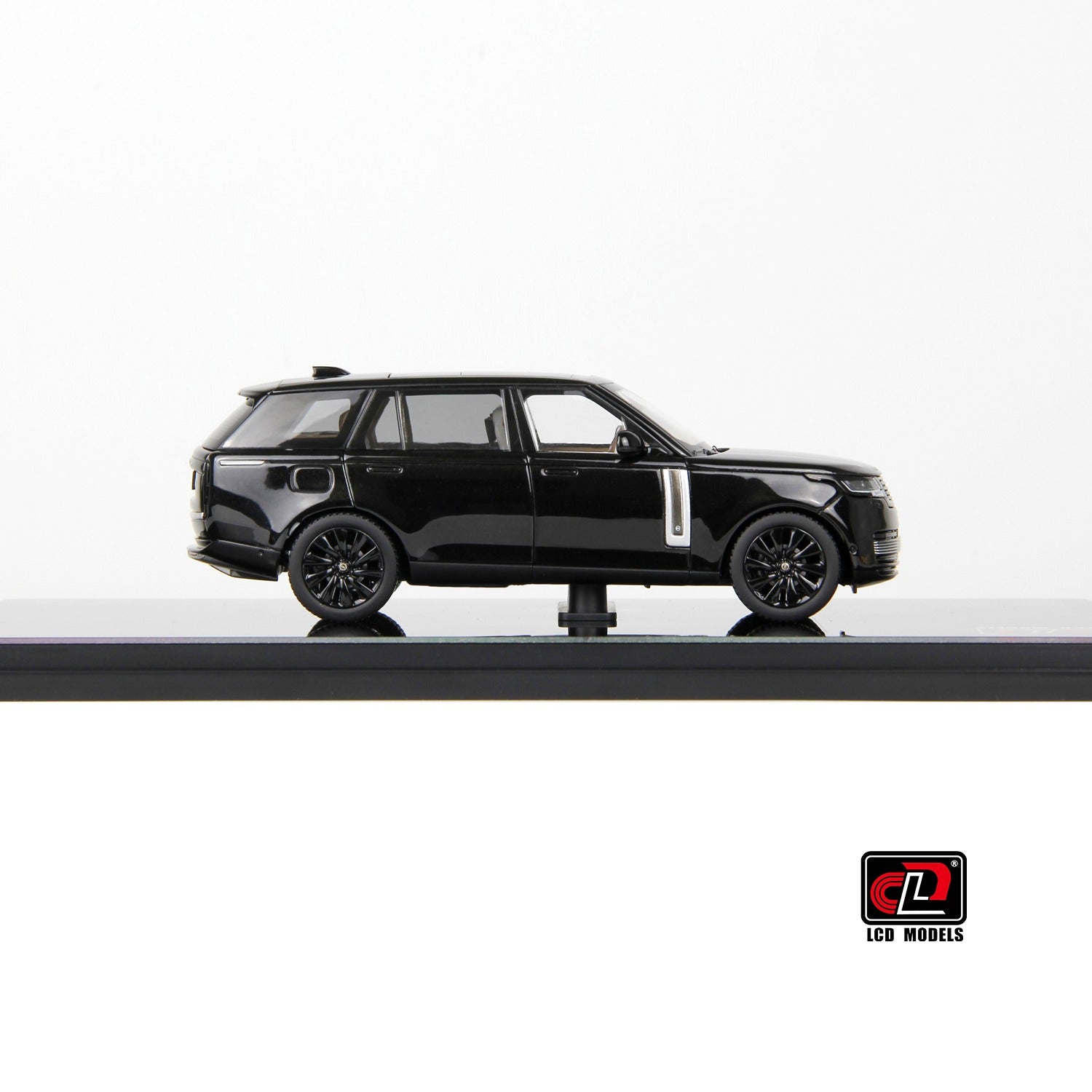 Premium scale diecast model car – Land Rover Range Rover SV SERENITY, 1:43 Scale (Black) Collectible