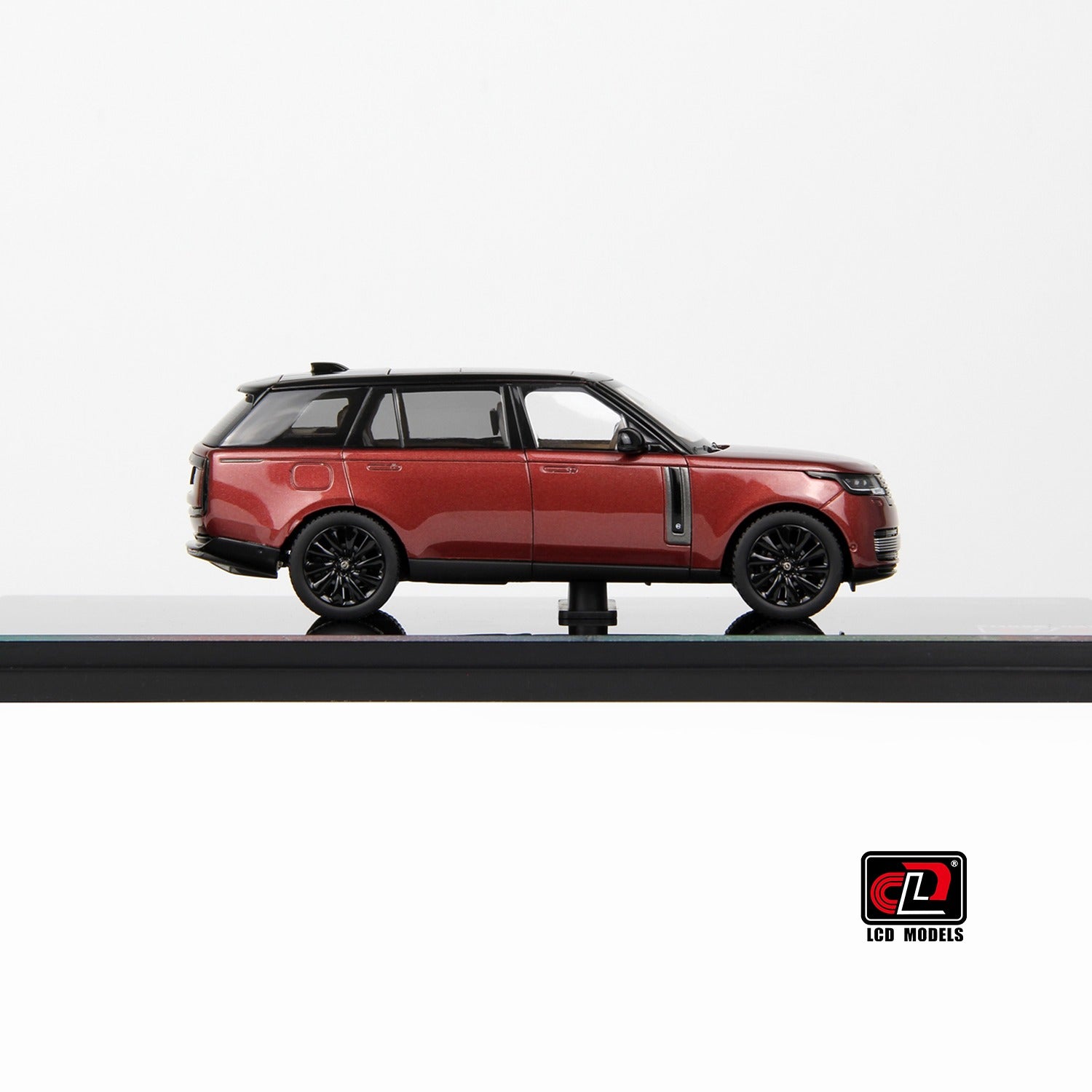 Premium scale diecast model car – Land Rover Range Rover SV SERENITY, 1:43 Scale (Red) Collectible