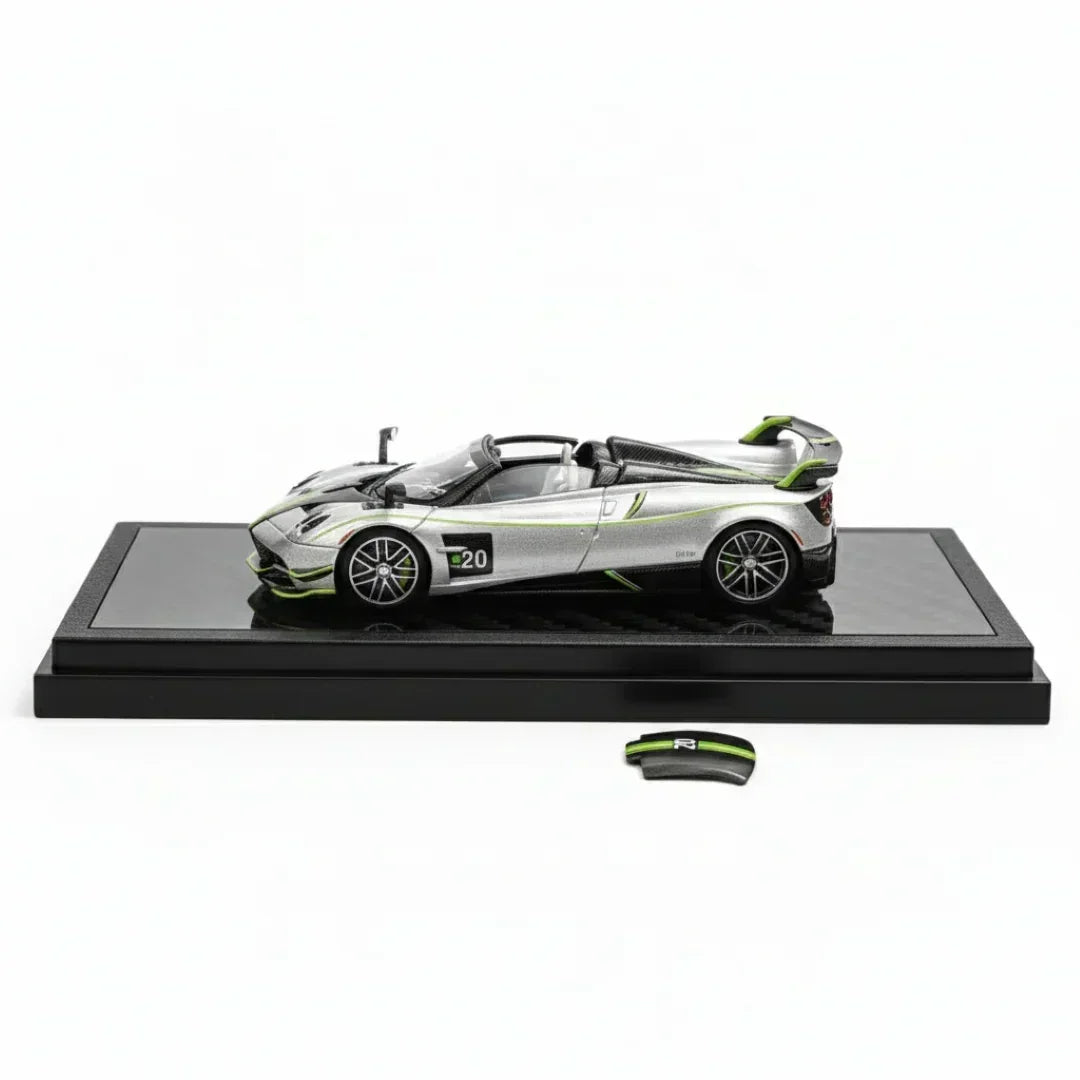 Premium scale diecast model car – Pagani Huayra Roadster BC Shanghai Toy Fair Special Package 2025, 1:64 Scale (Silver Green) Collectible