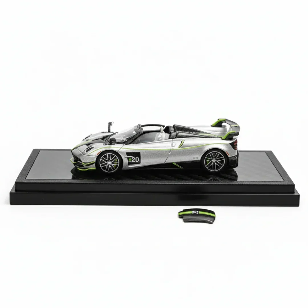 Premium scale diecast model car – Pagani Huayra Roadster BC Shanghai Toy Fair Special Package 2025, 1:64 Scale (Silver Green) Collectible