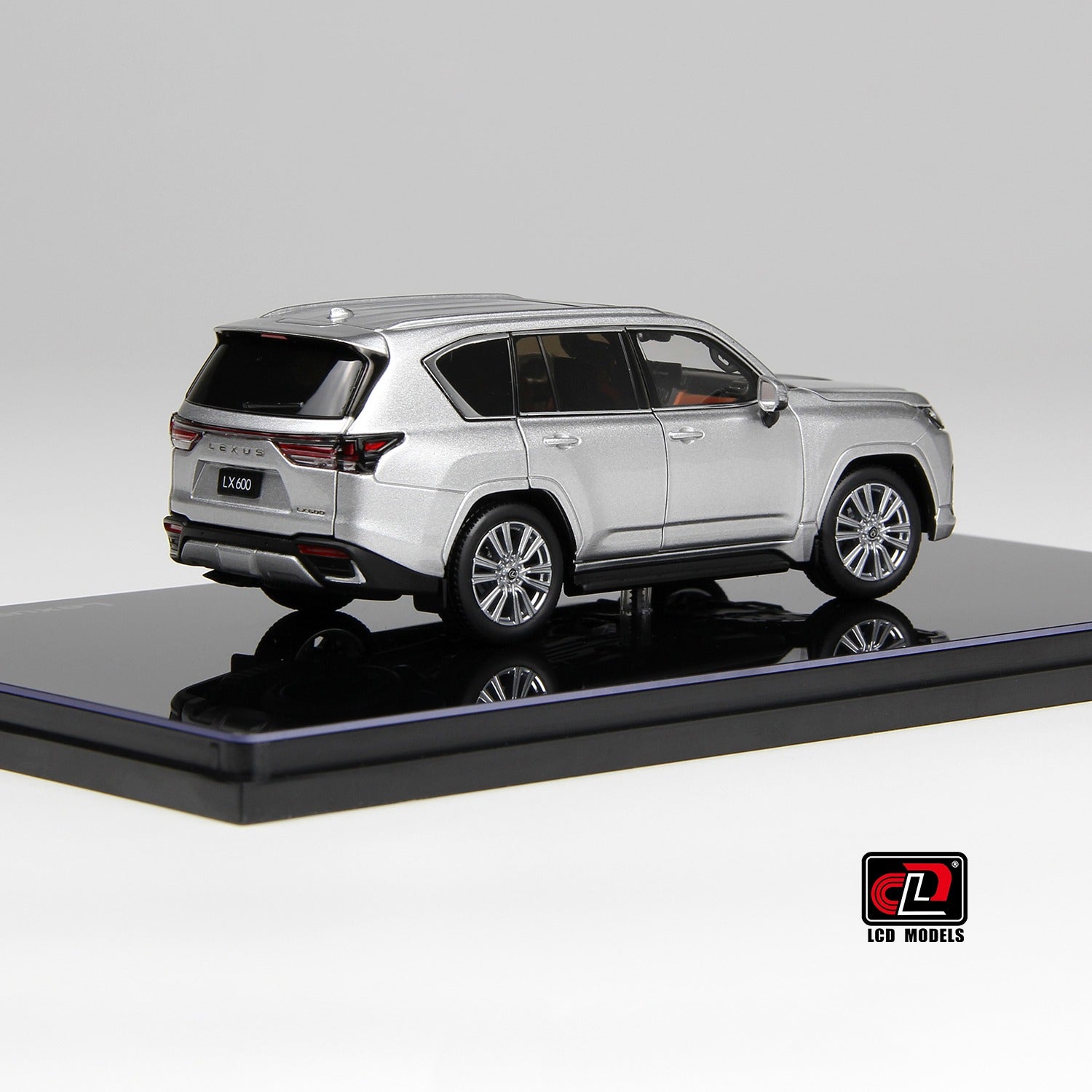 Premium scale diecast model car – LEXUS LX600, 1:43 Scale (Silver) Collectible