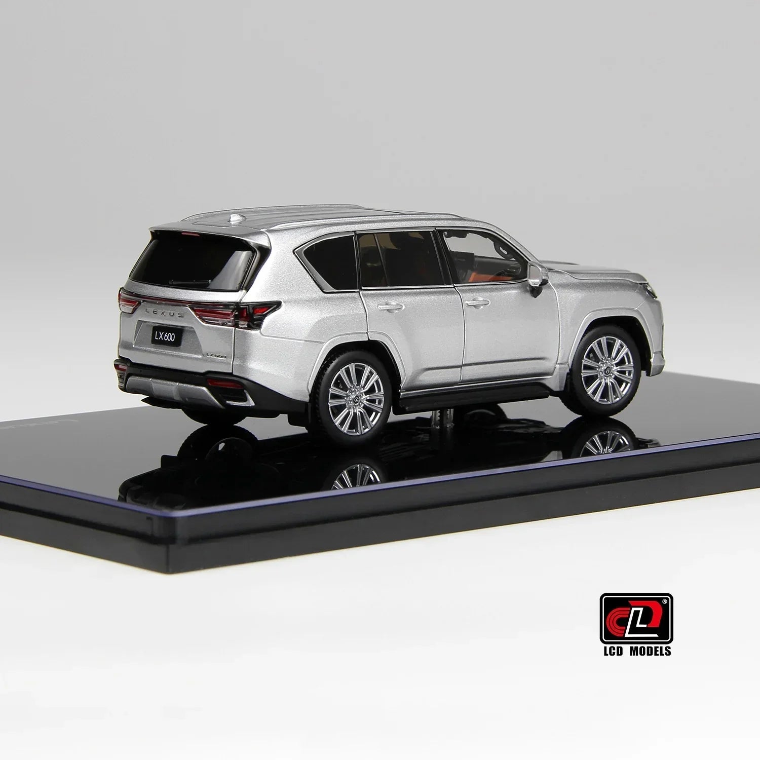 Premium scale diecast model car – LEXUS LX600, 1:43 Scale (Silver) Collectible
