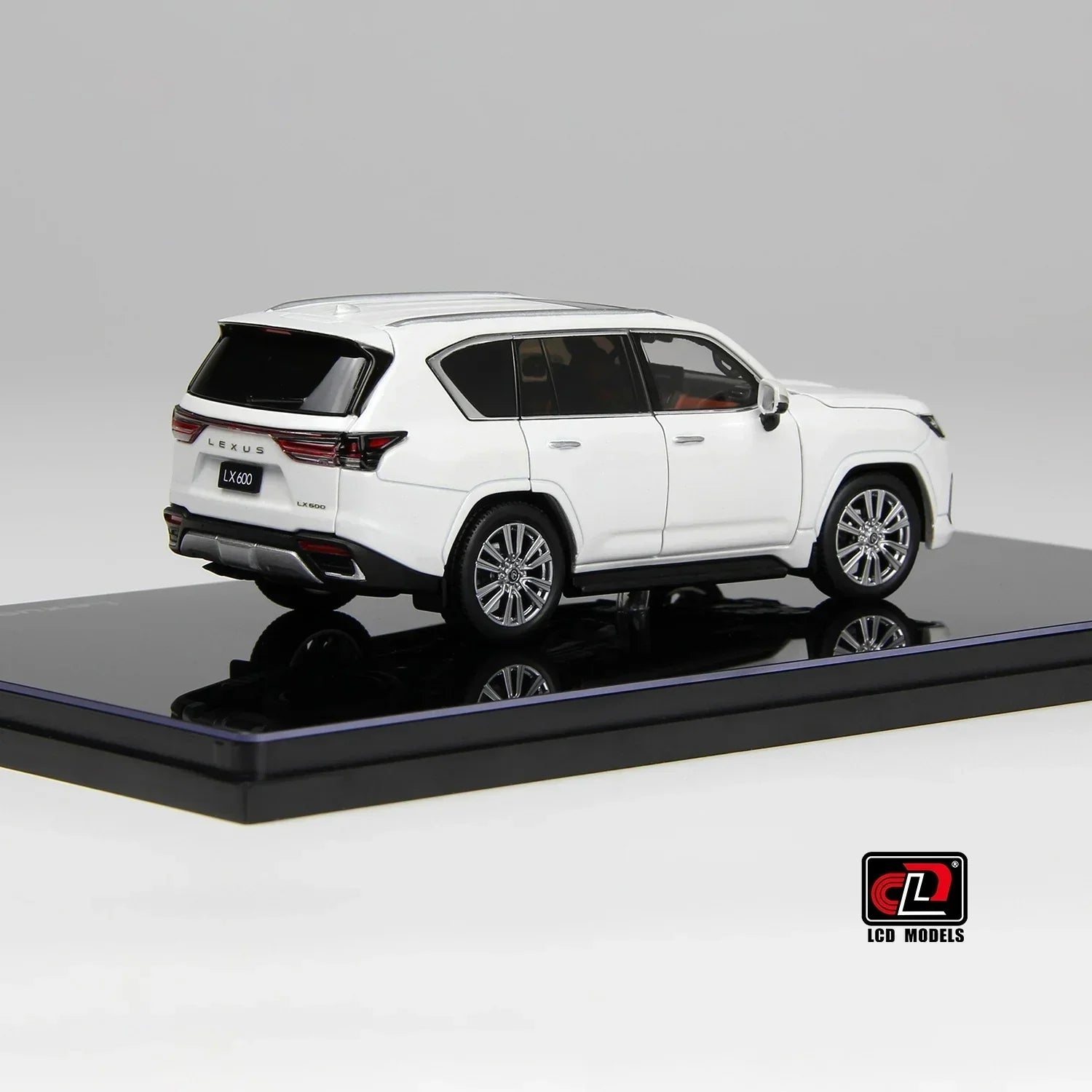 Premium scale diecast model car – LEXUS LX600, 1:43 Scale (White) Collectible