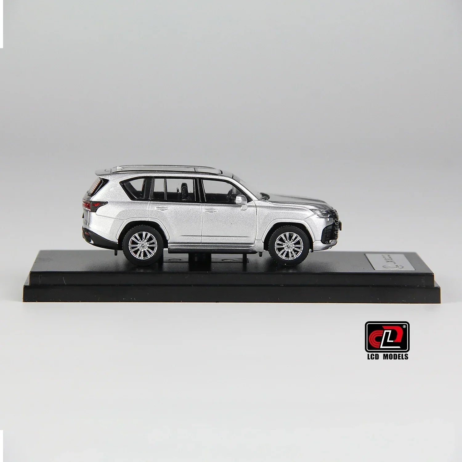 Premium scale diecast model car – LEXUS LX600, 1:64 Scale (Silver) Collectible