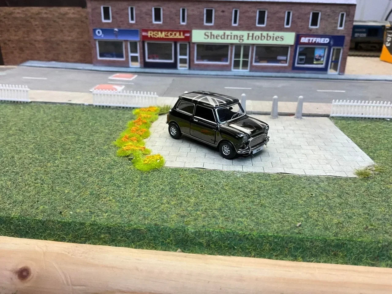 Premium scale diecast model car – Mini Cooper, 1:50 Scale (Chrome Black) Collectible