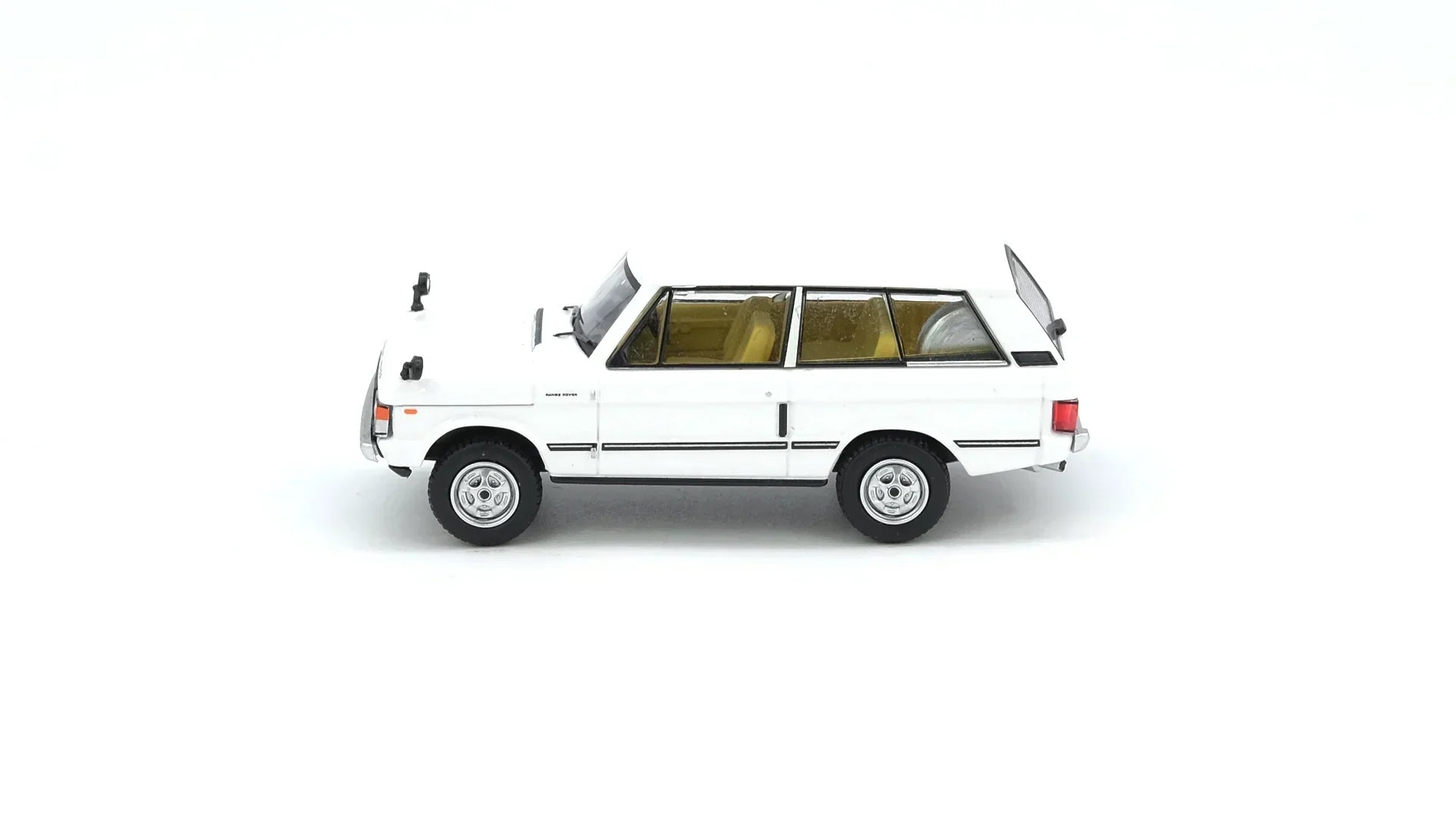 Premium scale diecast model car – Range Rover Classic, 1:64 Scale ( White) Collectible