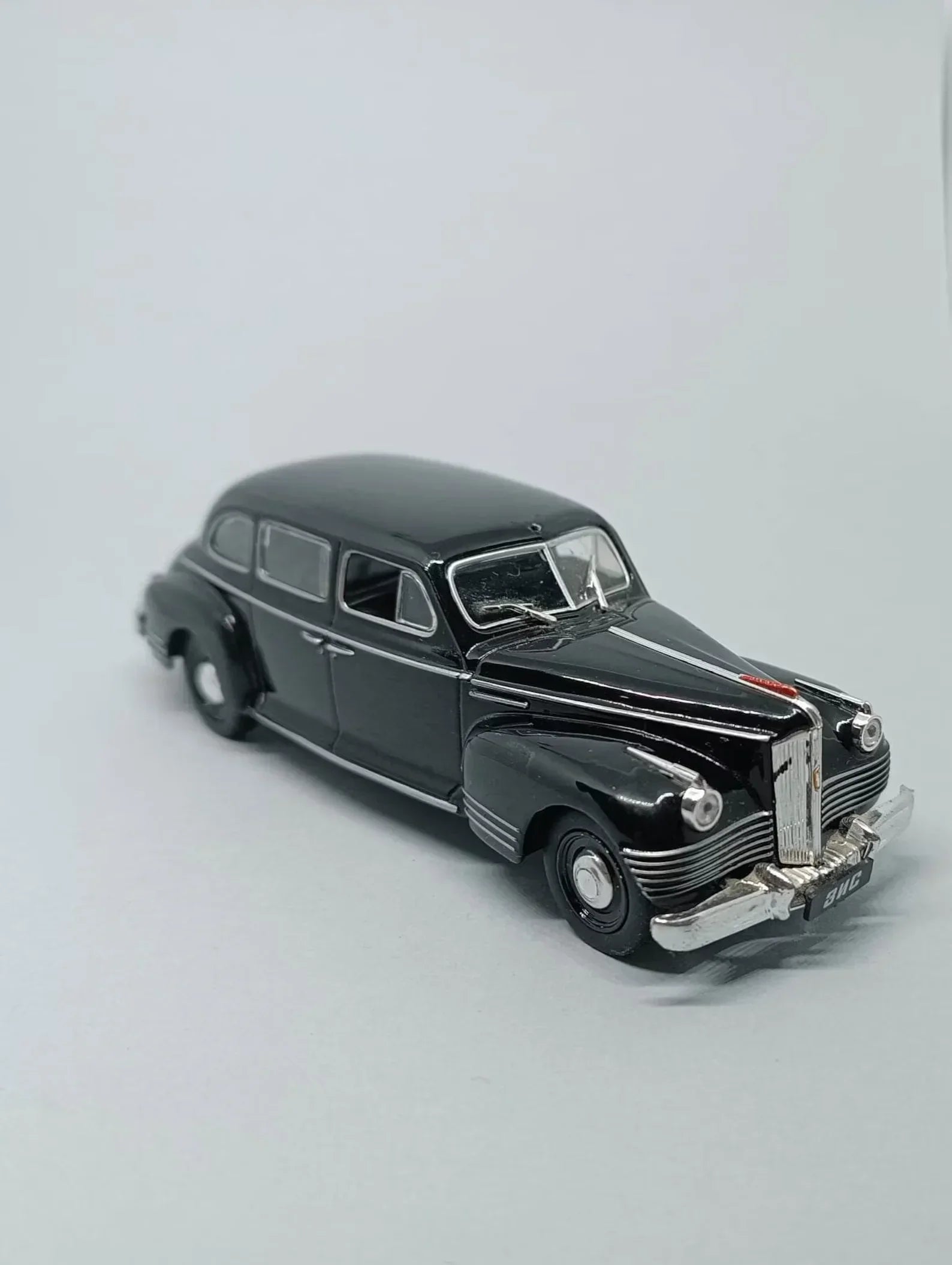Premium scale diecast model car – ZIS-110 Ultra Luxury Limousine, 1:64 Scale (Black) Collectible