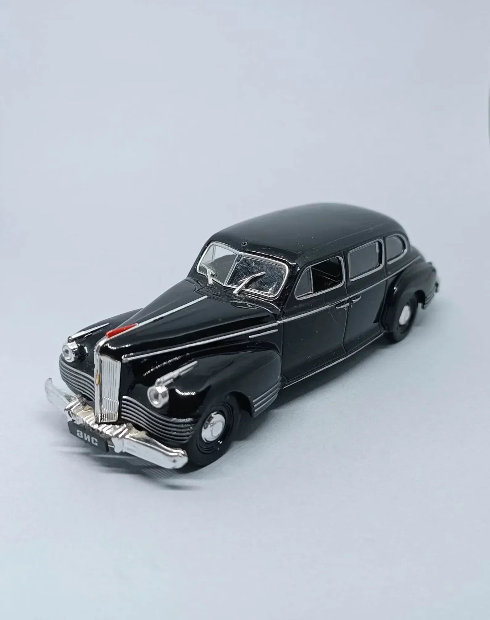 Premium scale diecast model car – ZIS-110 Ultra Luxury Limousine, 1:64 Scale (Black) Collectible