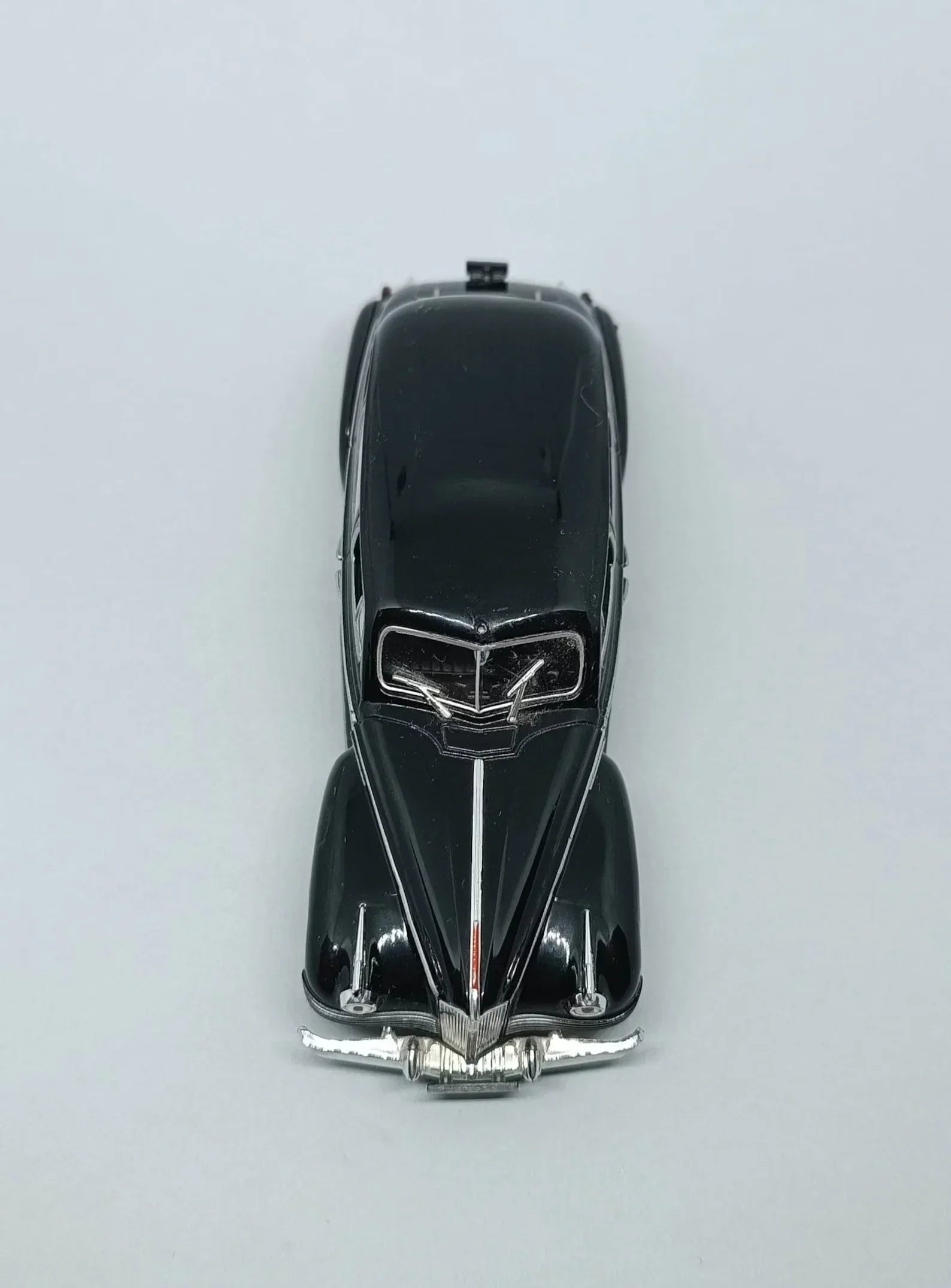 Premium scale diecast model car – ZIS-110 Ultra Luxury Limousine, 1:64 Scale (Black) Collectible