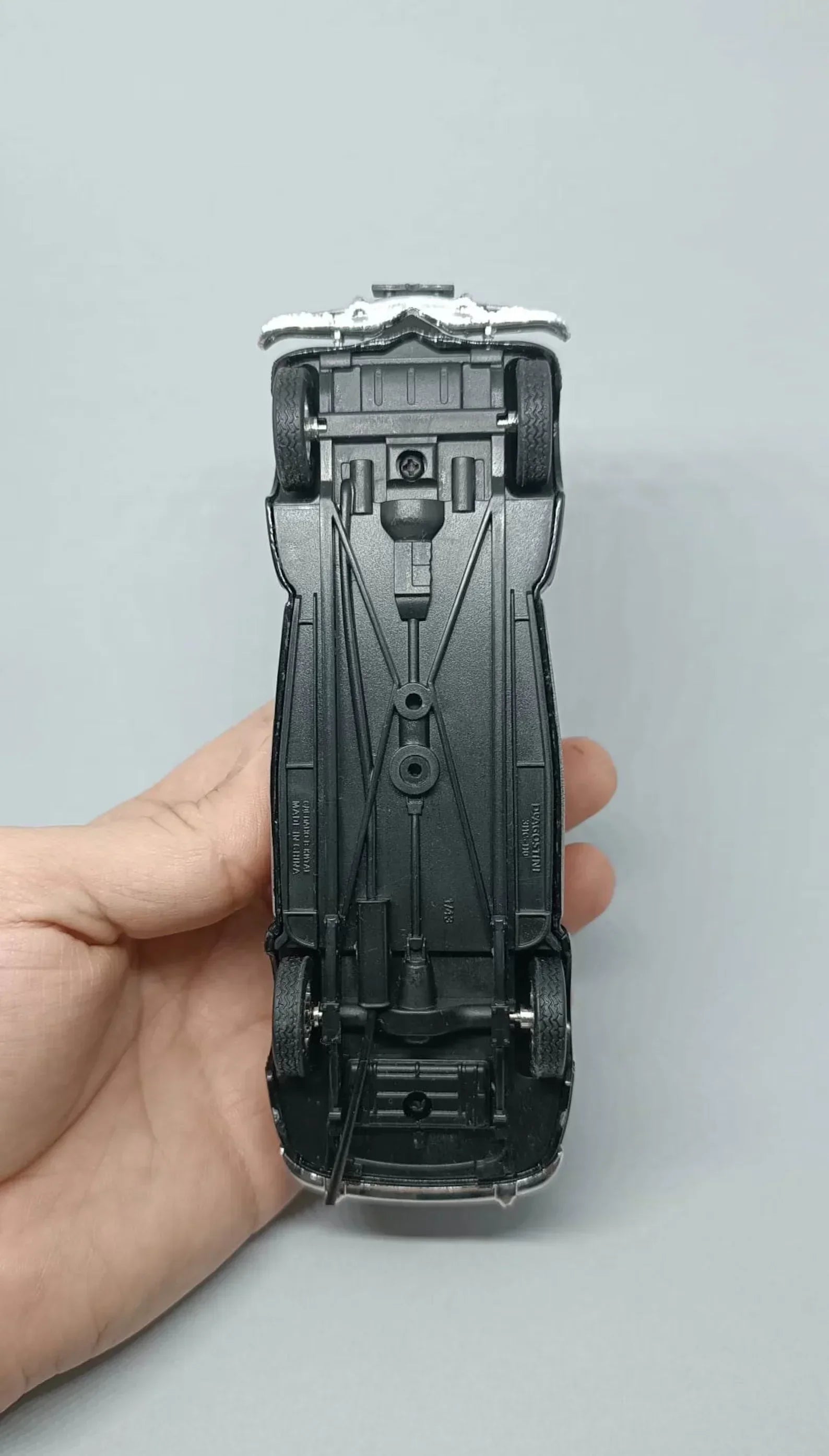 Premium scale diecast model car – ZIS-110 Ultra Luxury Limousine, 1:64 Scale (Black) Collectible