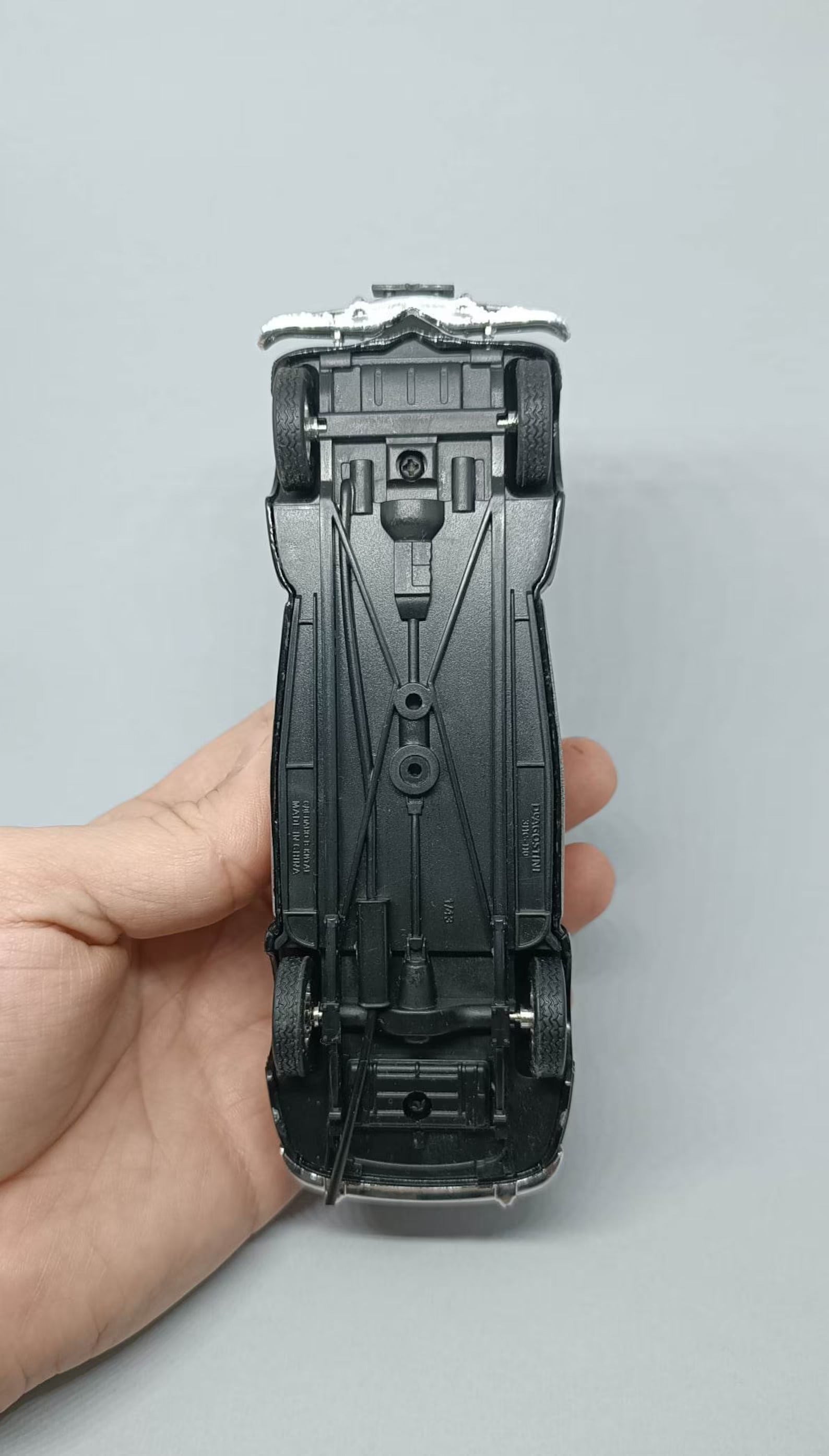 Premium scale diecast model car – ZIS-110 Ultra Luxury Limousine, 1:64 Scale (Black) Collectible