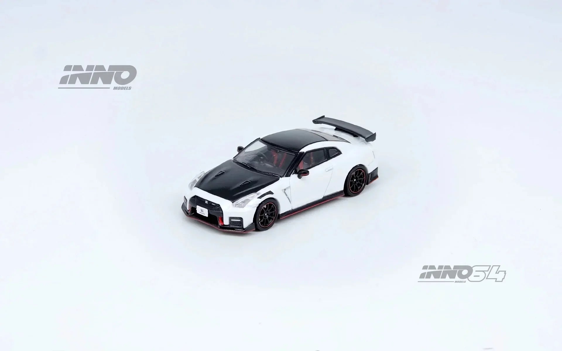 Premium scale diecast model car – Nissan GT-R (R35) Nismo, 1:64 Scale (White) Collectible