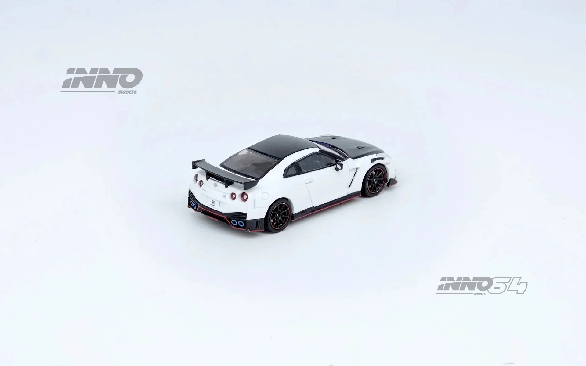 Premium scale diecast model car – Nissan GT-R (R35) Nismo, 1:64 Scale (White) Collectible