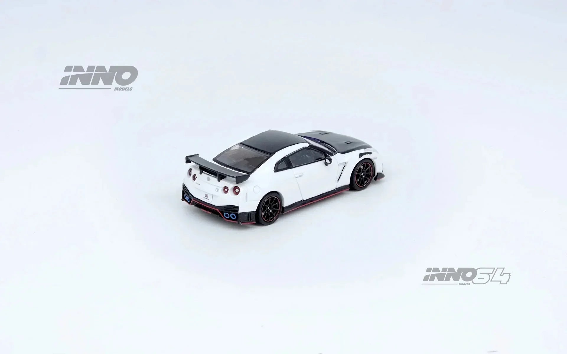 Premium scale diecast model car – Nissan GT-R (R35) Nismo, 1:64 Scale (White) Collectible