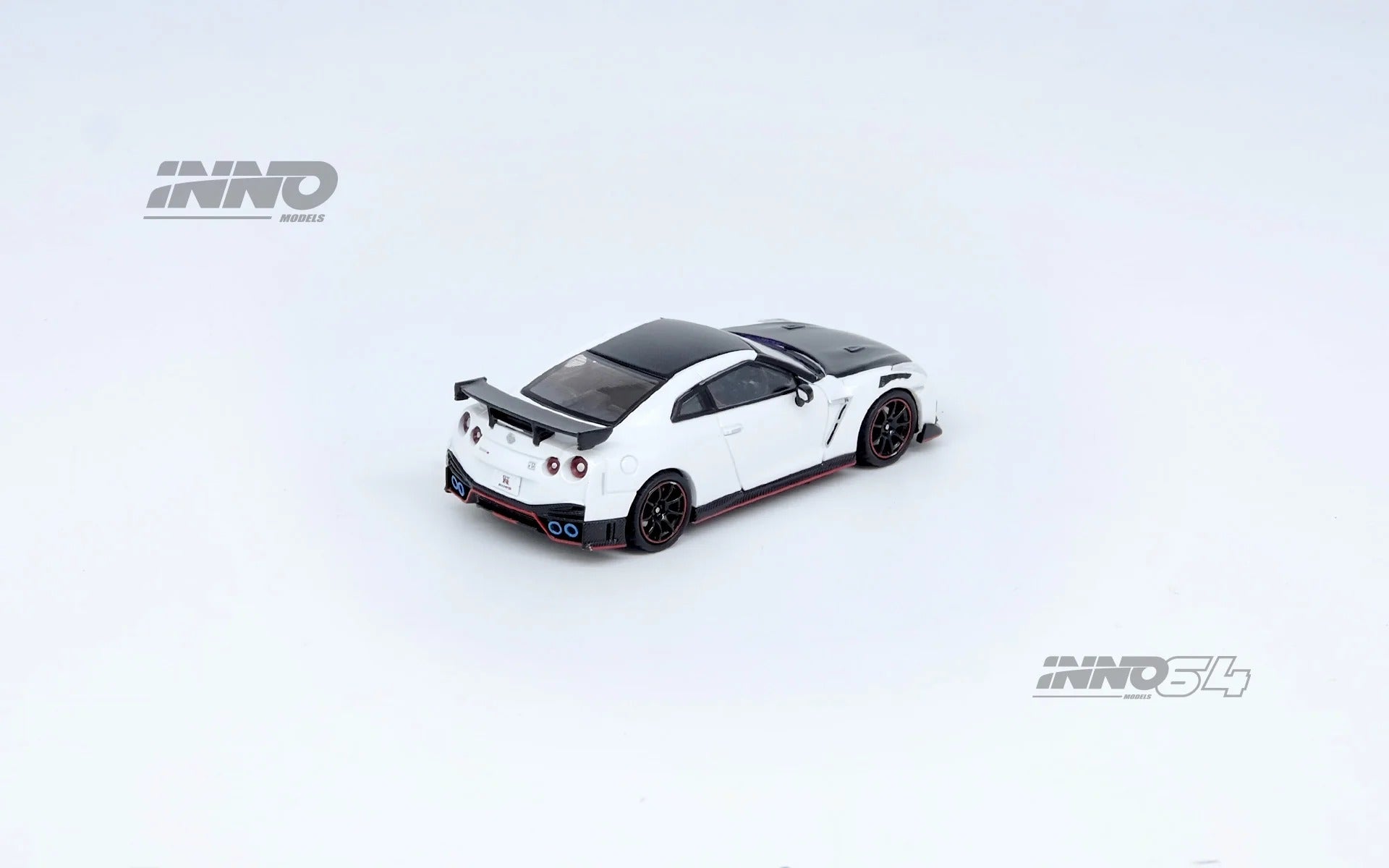 Premium scale diecast model car – Nissan GT-R (R35) Nismo, 1:64 Scale (White) Collectible