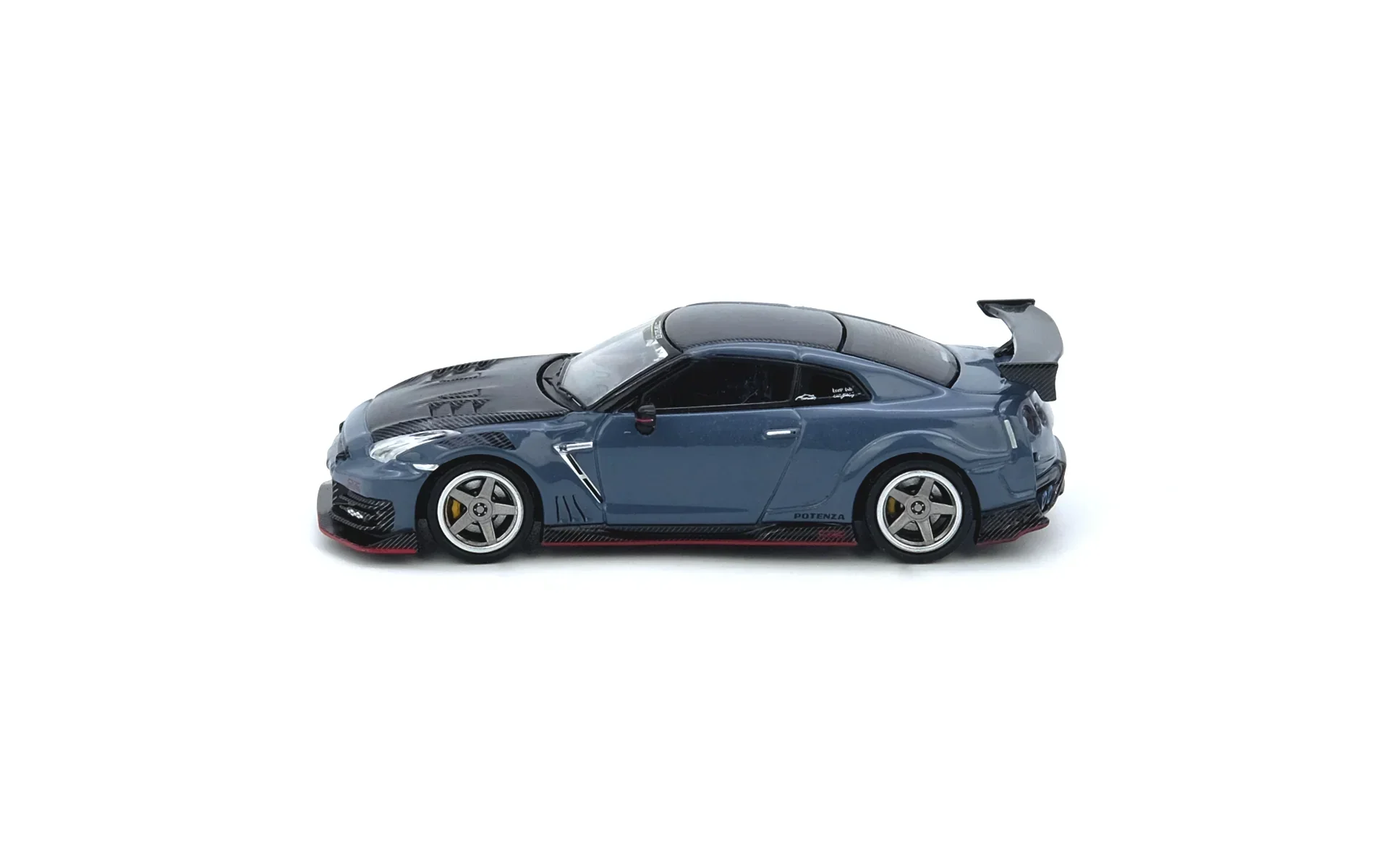 Premium scale diecast model car – GT-R R35 Top Secret Hong Kong Toy Car Salon 2025, 1:64 Scale (Chrome Gold) Collectible