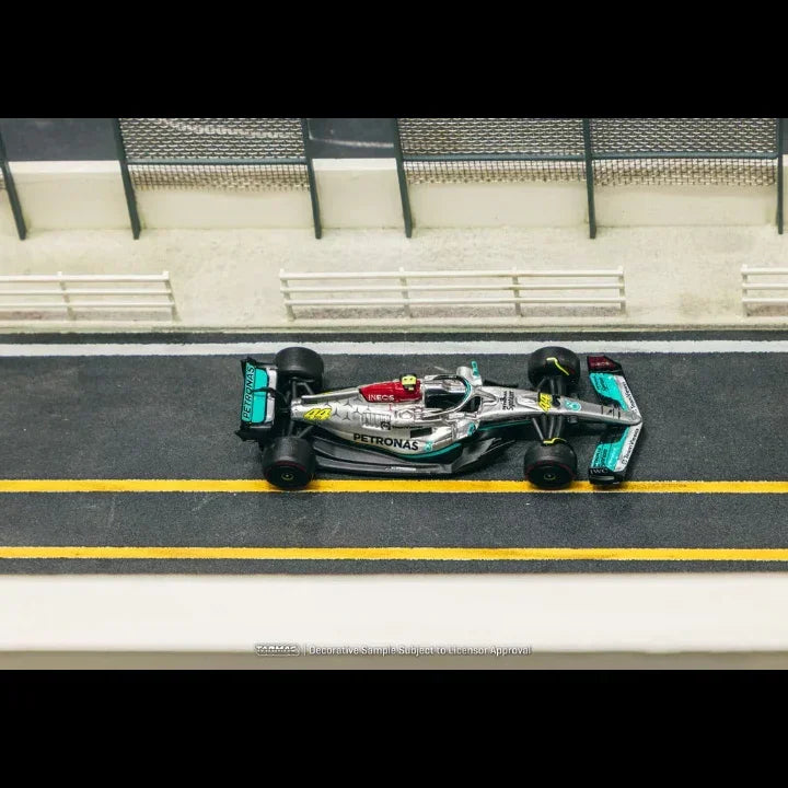 Premium scale diecast model car – Mercedes-AMG F1 W13 E Performance Sao Paulo Grand Prix #44 Lewis Hamilton 2022, 1:64 Scale Collectible