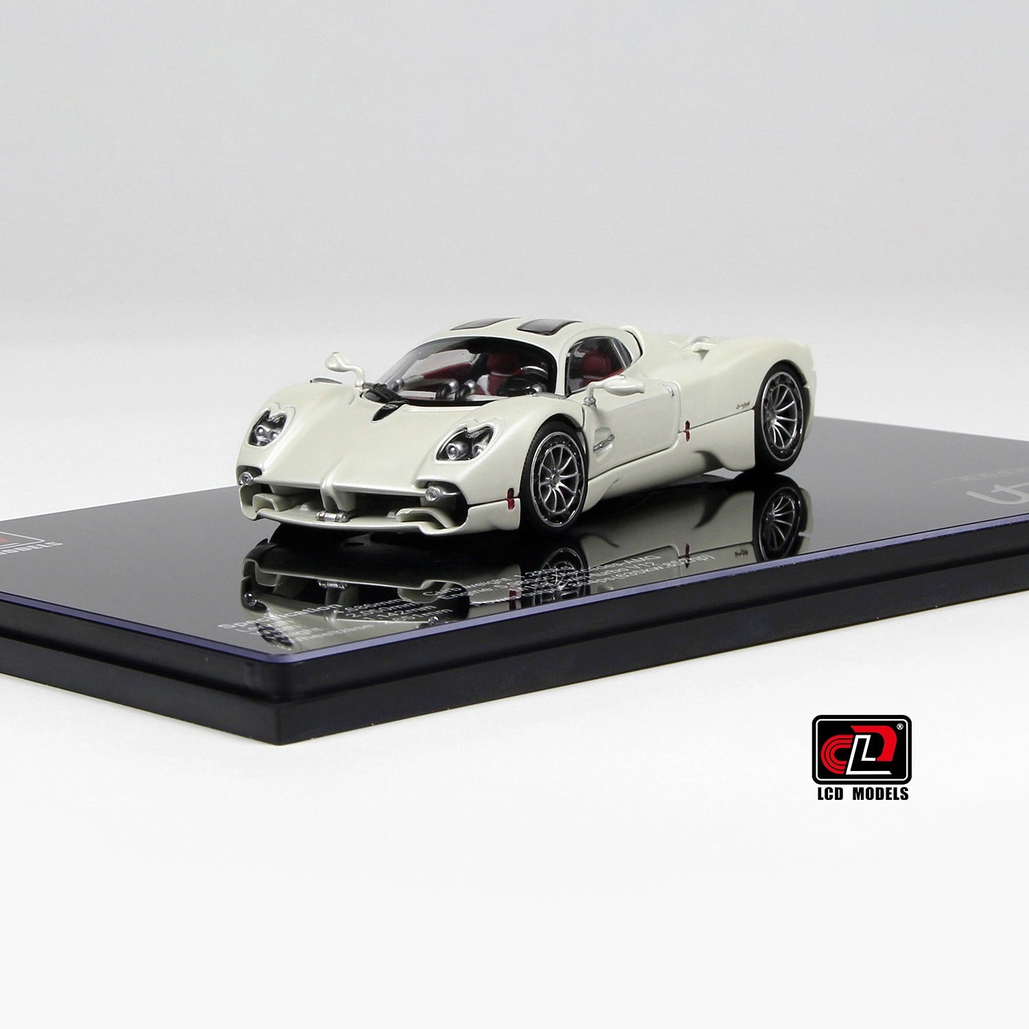 Premium scale diecast model car – Pagani Utopia, 1:43 Scale (White) Collectible