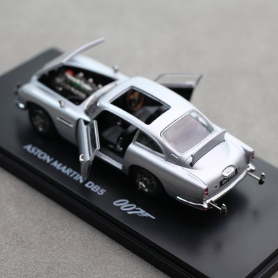 Premium scale diecast model car  – James Bond 007 Aston Martin DB5, 1:43 Scale (Silver) Collectible