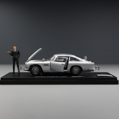 Premium scale diecast model car  – James Bond 007 Aston Martin DB5, 1:43 Scale (Silver) Collectible
