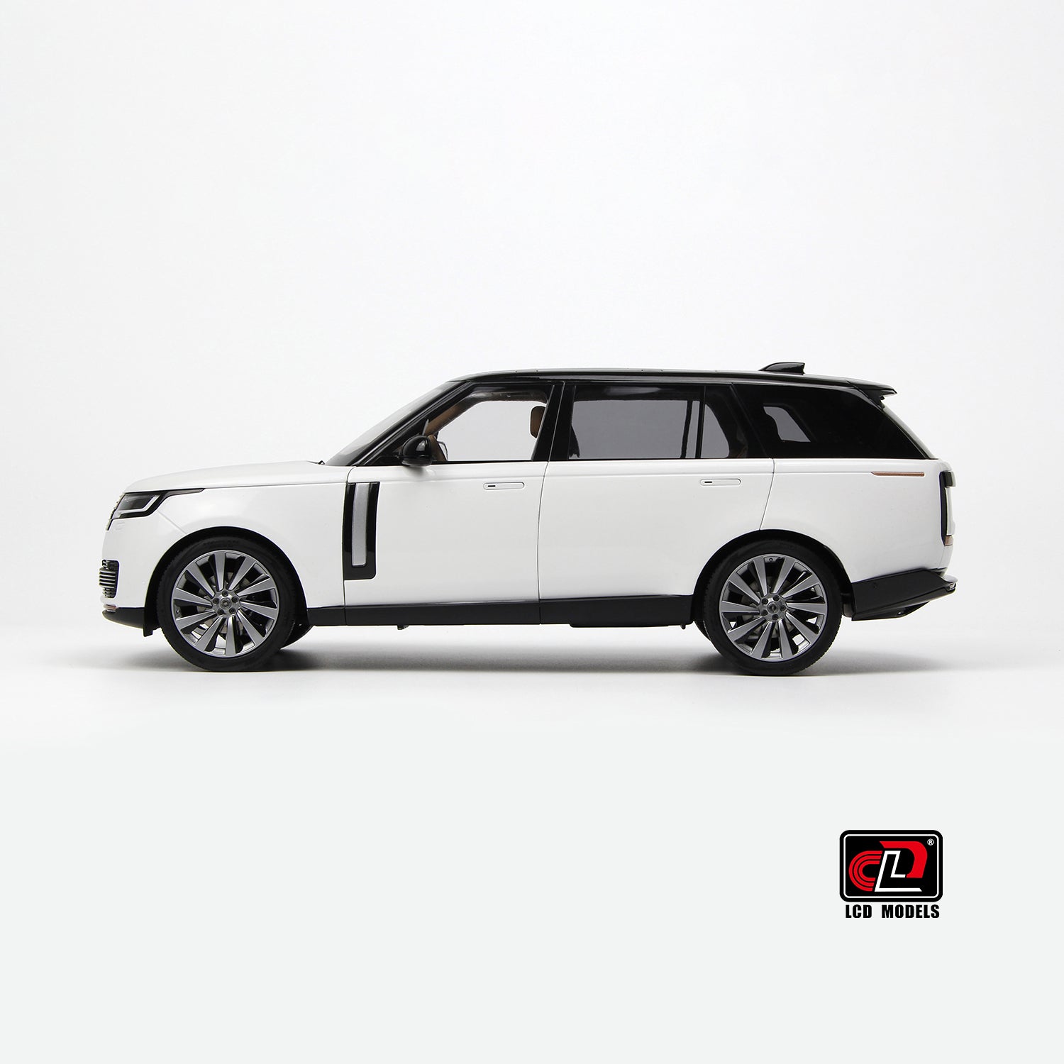 Premium scale diecast model car  – Land Rover Range Rover SV SERENITY 2022, 1:18 Scale (White with Black Roof) Collectible