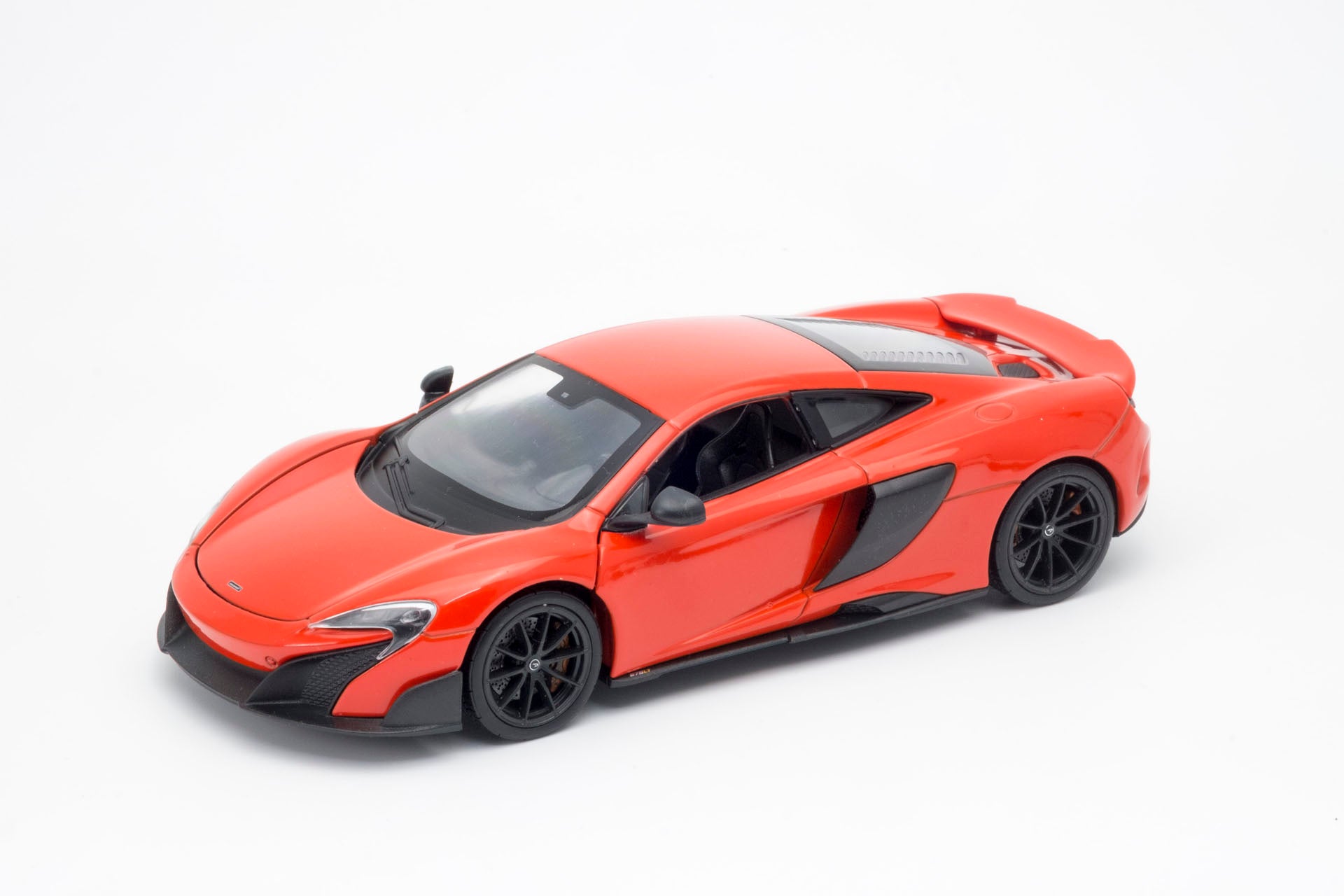 McLAREN 675LT COUPE 1:24