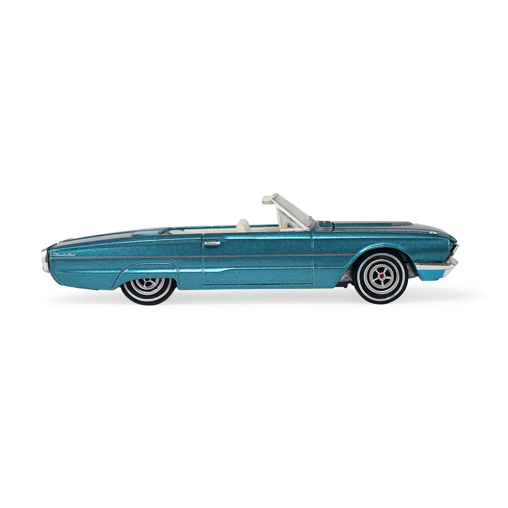 *PRE-ORDER* Thelma & Louise (1991) - 1966 Ford Thunderbird Convertible Solid Pack, 1:64 Scale
