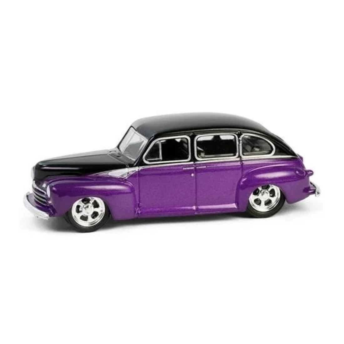 *PRE-ORDER* Ford Fordor Super Deluxe Dark Purple Metallic & Black Dual-Tone 1946, 1:64 Scale