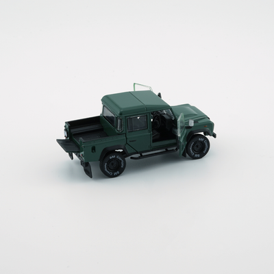 Land Rover 2016 Defender 110 Pick Up, 1:64 Scale (Green)
