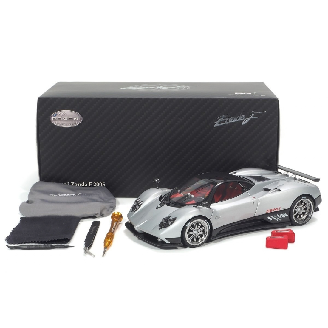 *PRE-ORDER* Pagani Zonda F - Grigio Mercurio 2005, 1:18 Scale