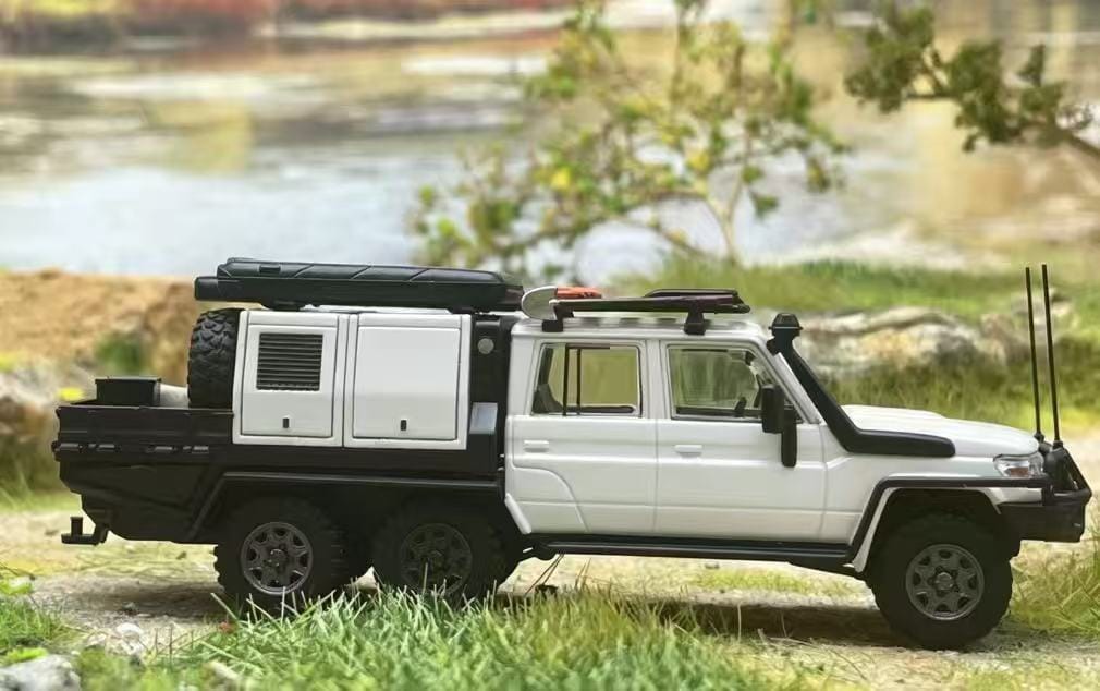 *PRE-ORDER* Land Cruiser LC79Double Cabin, 6x6 Off-Load Light Pickup, 1:64 Scale (White)