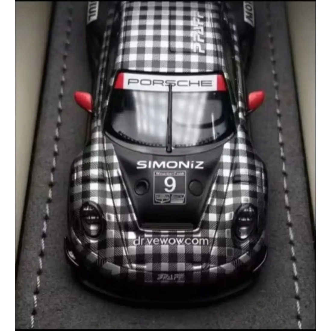 *APAXPO 2026* Porsche 911 GT3 R Black & White Checkered livery (Limited to 499units), 1:64 Scale