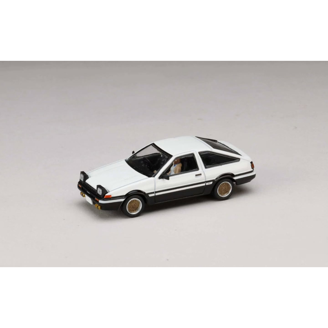 *APAXPO 2026* Toyota Sprinter Trueno AE86, Initial D, Takumi Fujiwara and Natsuki Mogi, Diorama Set with Figures -Summer (Fujiwara Togu Shop Livery), 1:64 Scale