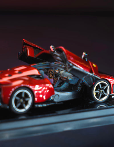 Ferrari F80 Rosso Supercar, 1:64 Scale