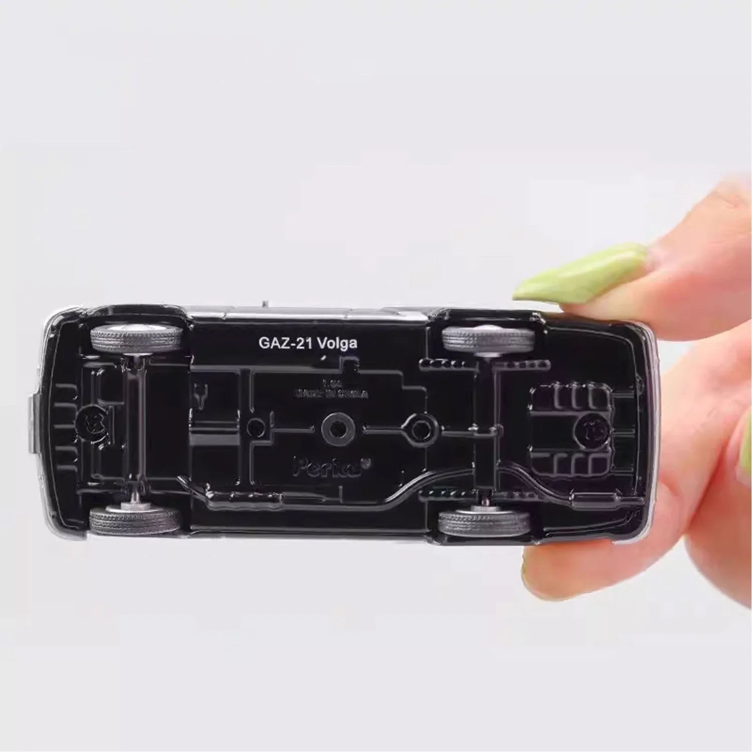 GAZ-21 Volga, 1:64 Scale (White)