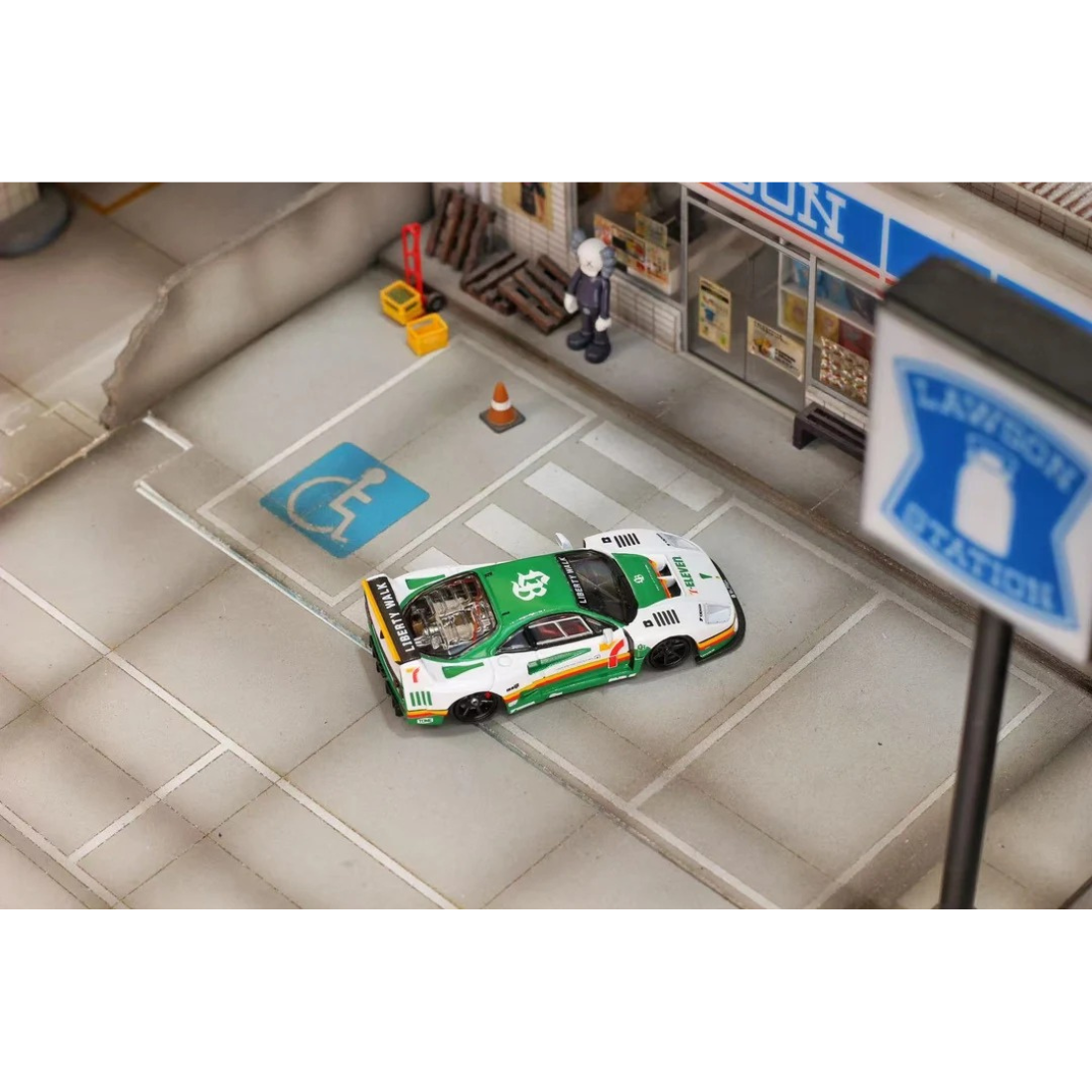 LBWK Ferrari F40, 1:64 Scale
