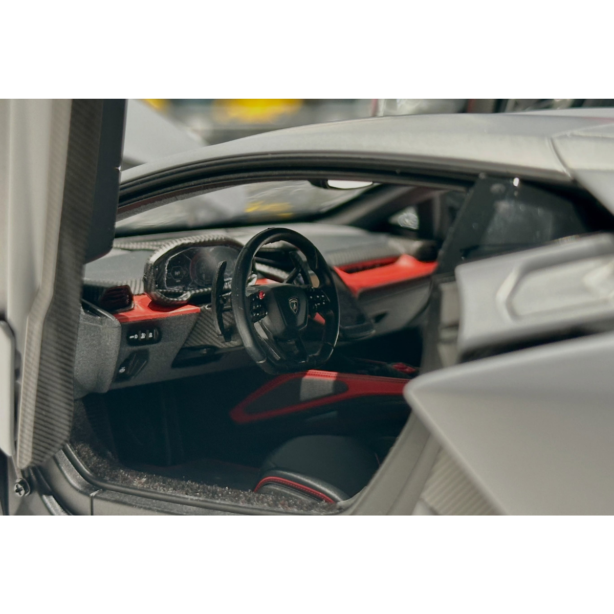 Lamborghini Revuelto, 1:18 Scale (Matte Grey)